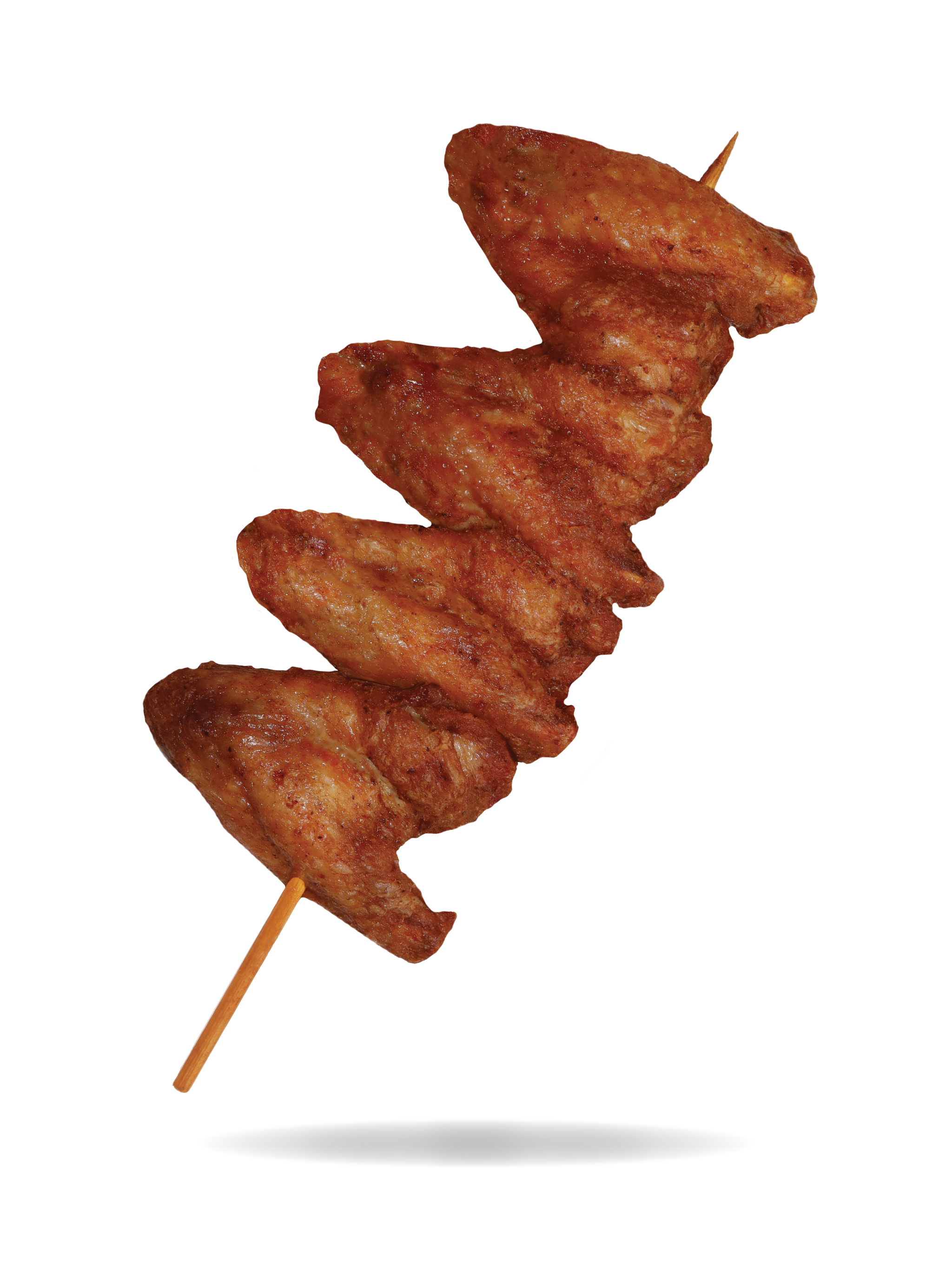 Een stuk gefrituurde kip op een prikker, lijkt op een kipsaté.