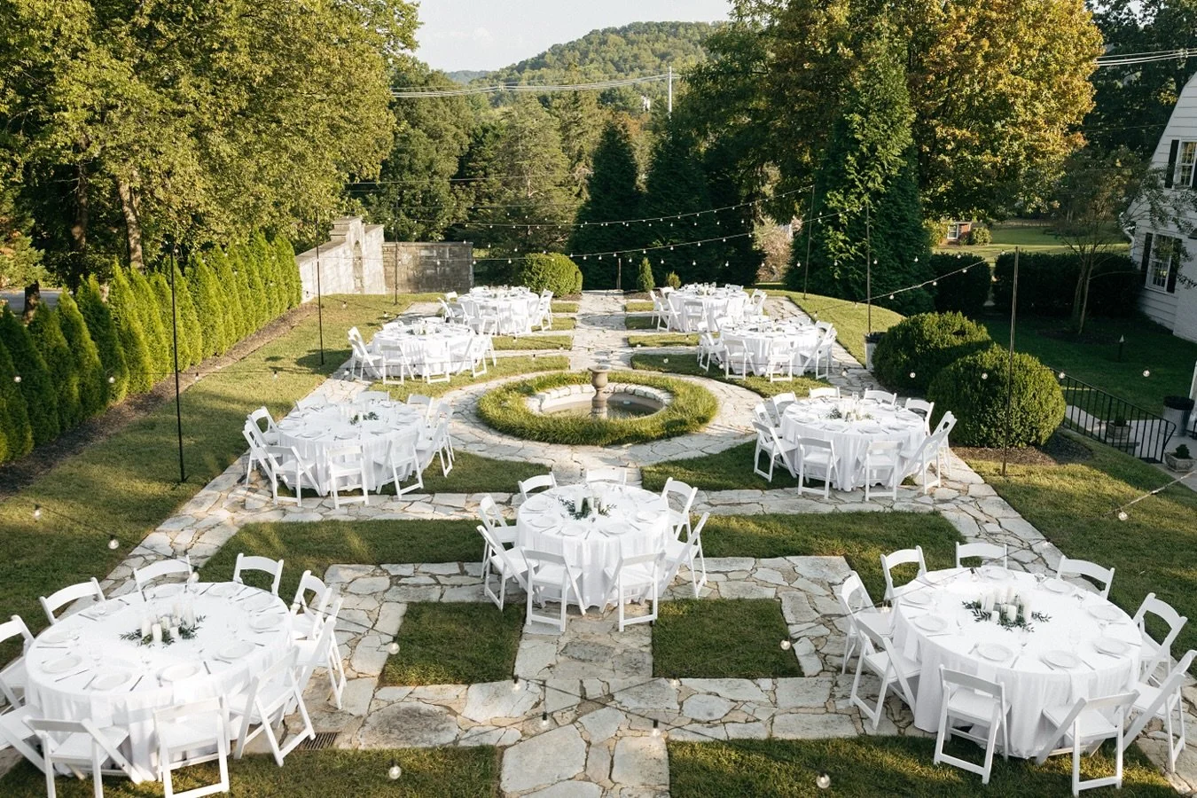 LOVE this outdoor reception set-up from last weekend at @thekincaidhouse 

#wedding #weddingphotos