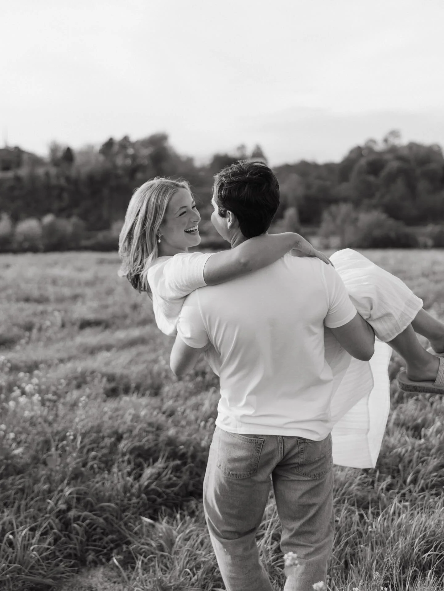 The perfect engagement session to kick off the springtime season 🌼🌼🌼🌼🥰🥰 

#tennesseephotographer #weddingphotographer