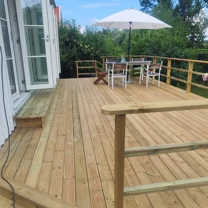 F&auml;rdigbyggd altan 😍 njut av det fina v&auml;dret i helgen 🥂🍾