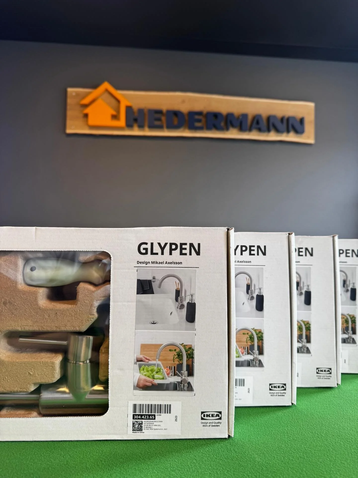 🎉 T&Auml;VLING! 🎉
Nu har du chansen att vinna en stilren k&ouml;ksblandare fr&aring;n IKEA med montering som lyfter hela ditt k&ouml;k! 

S&aring; h&auml;r deltar du:
1️⃣ F&ouml;lj oss Hedermann
2️⃣ Gilla detta inl&auml;gg
3️⃣ Kommentera varf&ouml;