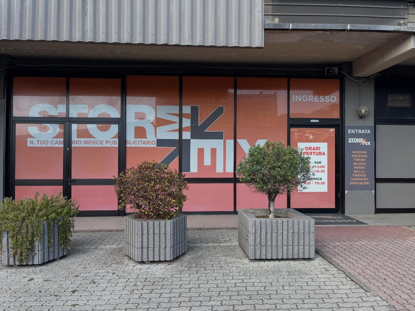 Ma cosa ci sar&agrave; l&igrave; dentro ?? 😱🤔
Ecco oggi ve lo mostriamo &hellip; il nostro negozio 🥰

Per chi ancora non ci conosce, lo aspettiamo! 

#storemixsarzana