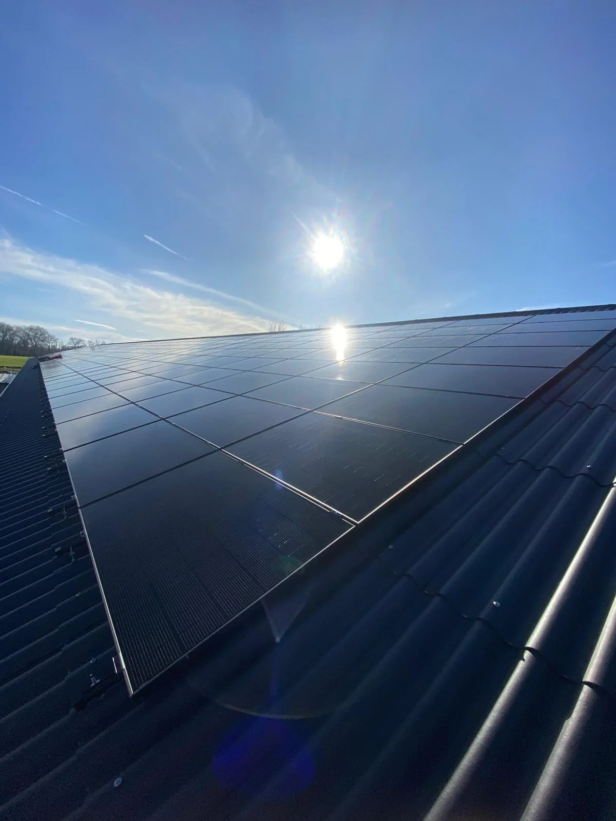 Goed nieuws voor bedrijven met een asbestdak: Fluvius‑premie verlengd