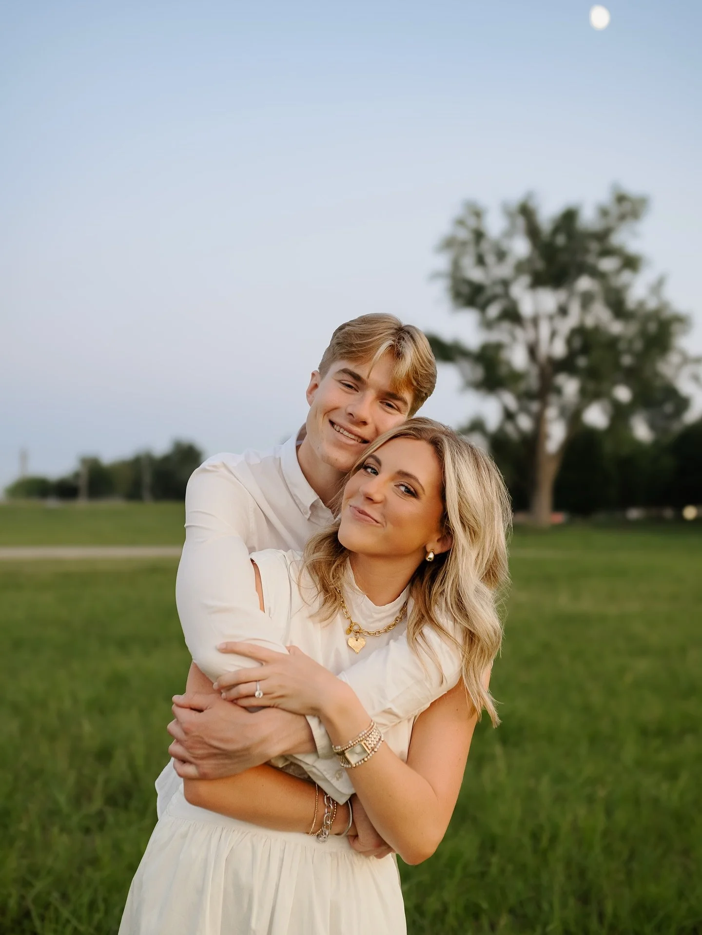 spent the evening with these two last night ✨ there&rsquo;s just something special when knowing the full love story of those you&rsquo;re shooting with!

#nwawedding #nwabride #arkansasbride #arkansaswedding #wedding #engagement #arkansasweddingphoto