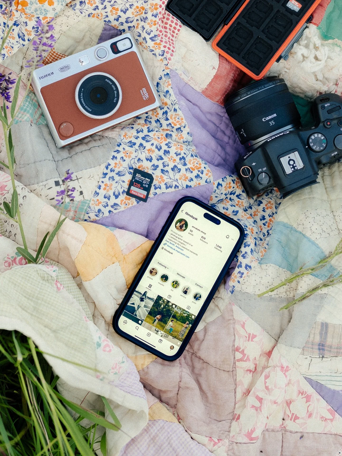 My brand session giveaway winners are&hellip; 🥁
@essentially.emalee &amp; @weddingsbysb_ 🤩✨👏 I wanted to branch out and experiment with brands outside of photography and really get a feel for if it&rsquo;s something I would want to offer in the fu