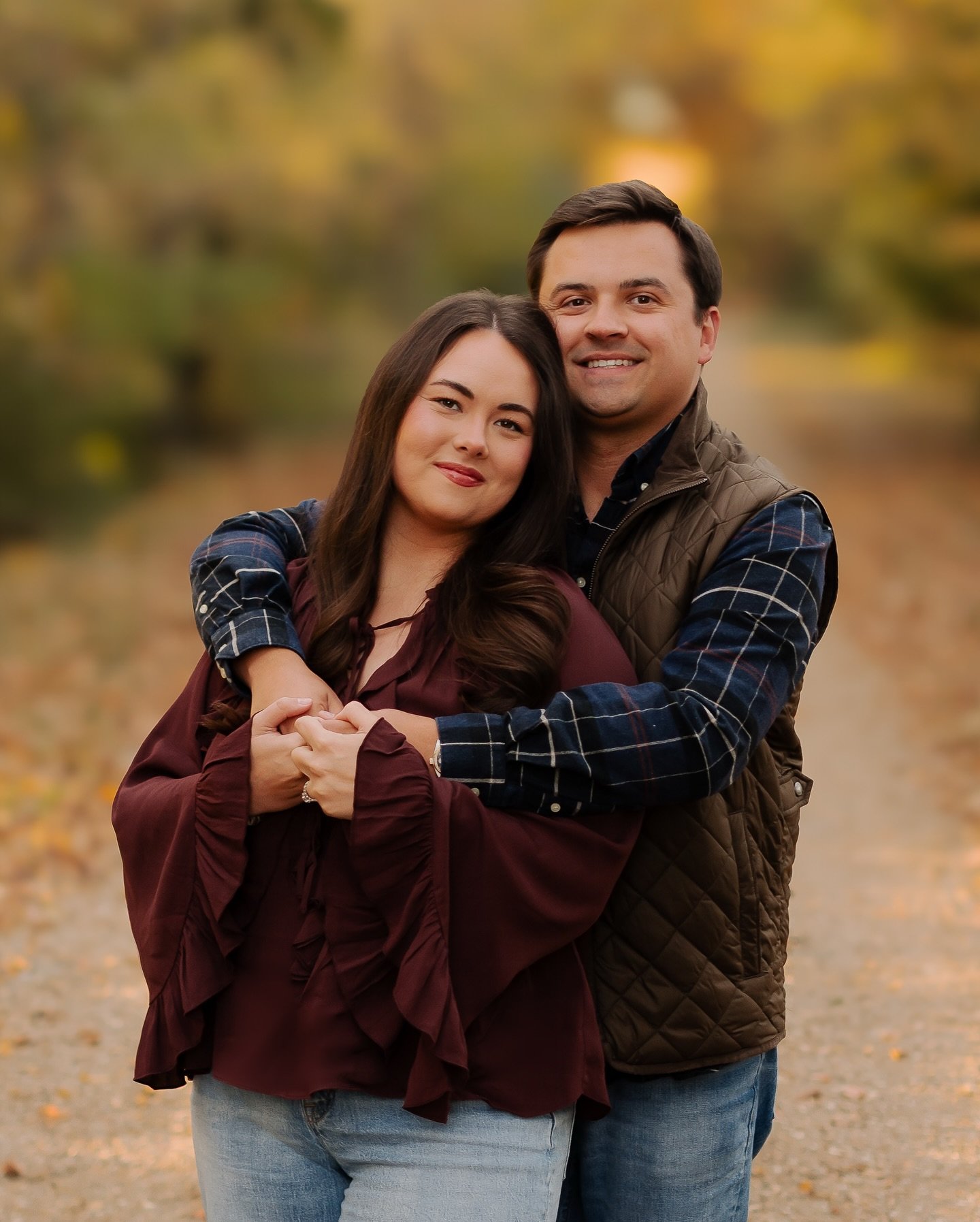 the mendenhalls + their cute pups 🤎

#arkansasphotographer #arkansasfamilyphotographer #couplephotographer