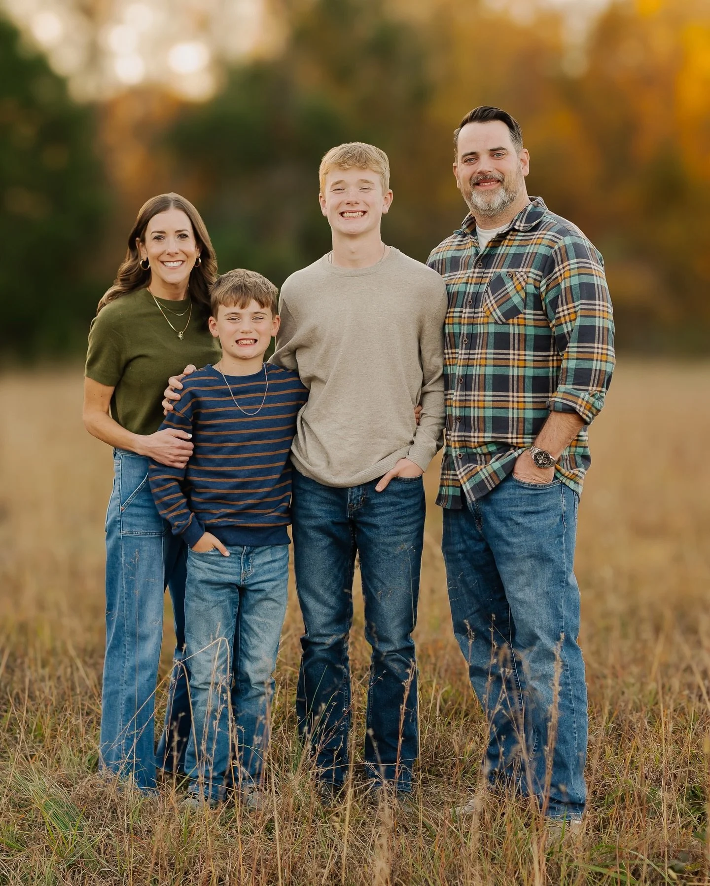 the ray family 🤎

#arkansasphotographer #arkansasfamilyphotographer #fall #portraitphotography