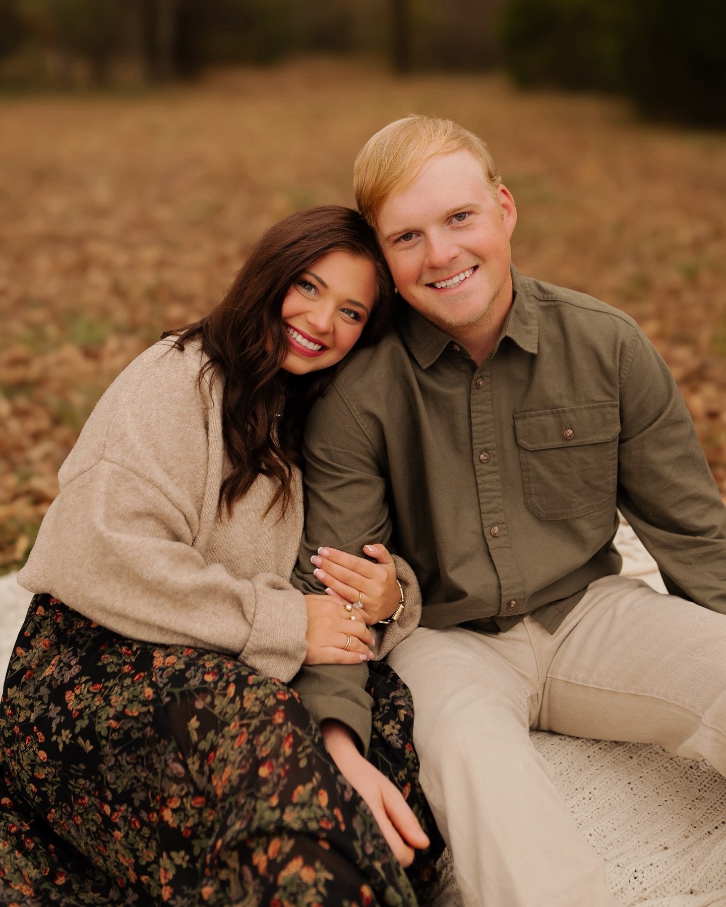 McKenzie &amp; Cole 🤎 and swipe to the end for a bonus pic with Scout 🐶

#arkansasphotographer #arkansasphotography #couplephotographer #portraitphotography #fallminisessions