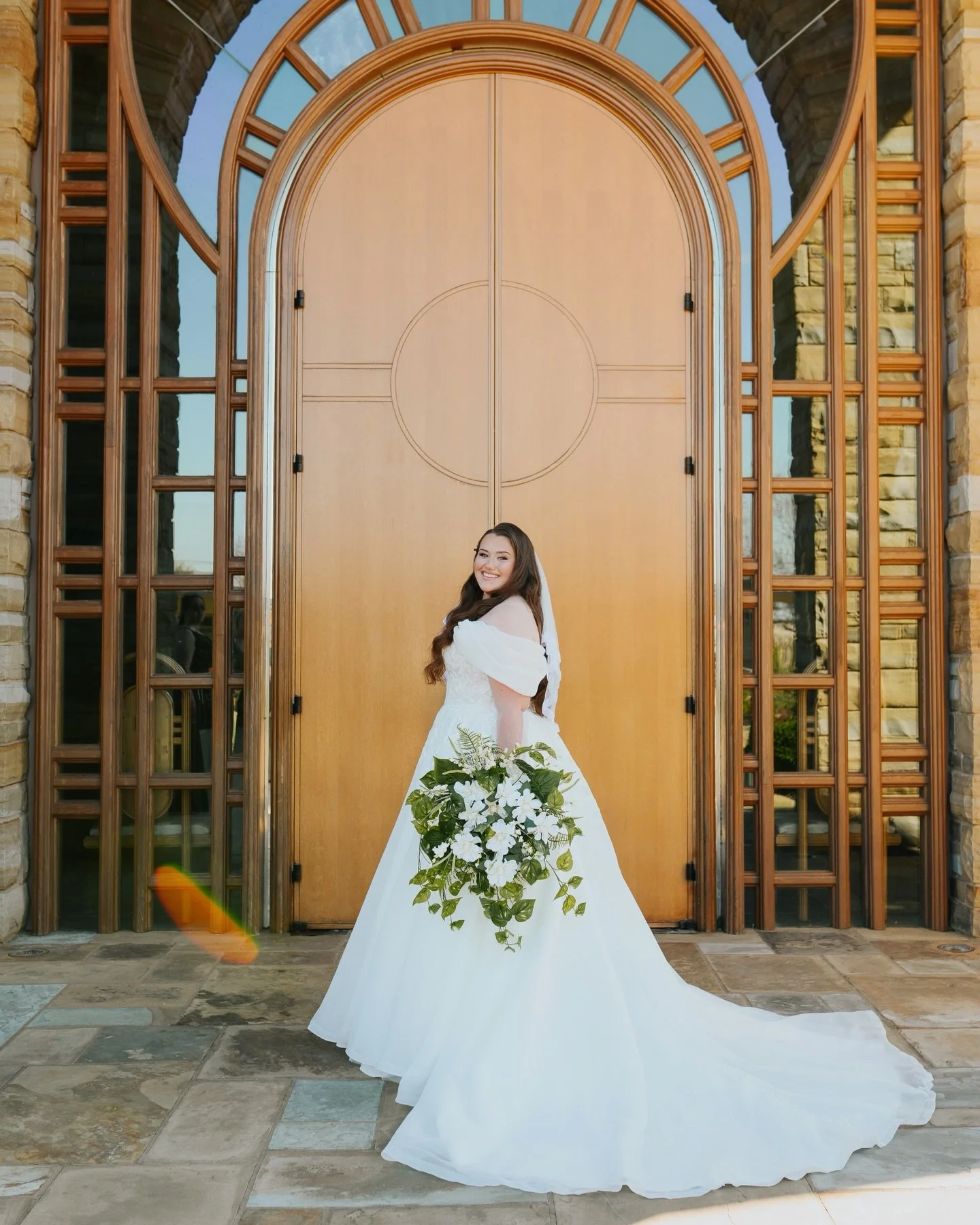 Only wedding of 2026 before baby girl makes her appearance, and it sure was a beautiful one! ✨ Going to spend the next couple of days catching up on posting to the feed so bear with me! 

#arkansaswedding #arkansasphotographer #springwedding #wedding