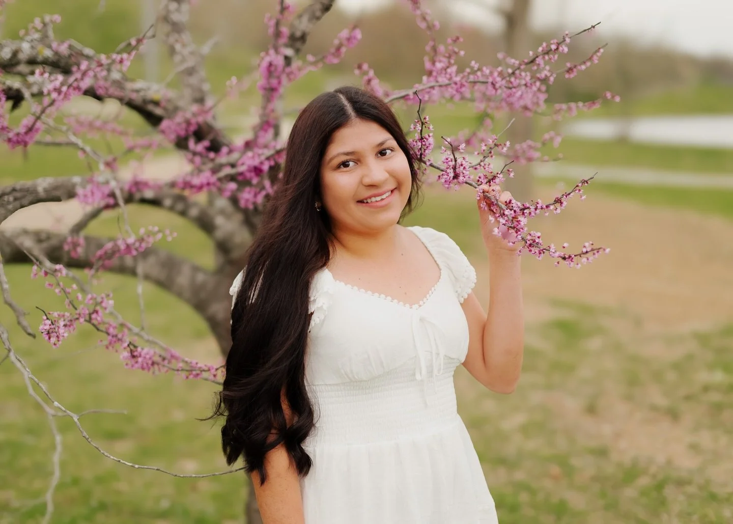 The bradford pears may have been washed away by spring showers before we were able to shoot, but we still managed to find some beautiful blooms for Meliza&rsquo;s senior session 🌸

#arkansassenior #arkansasphotographer #springseniorsession #seniorph
