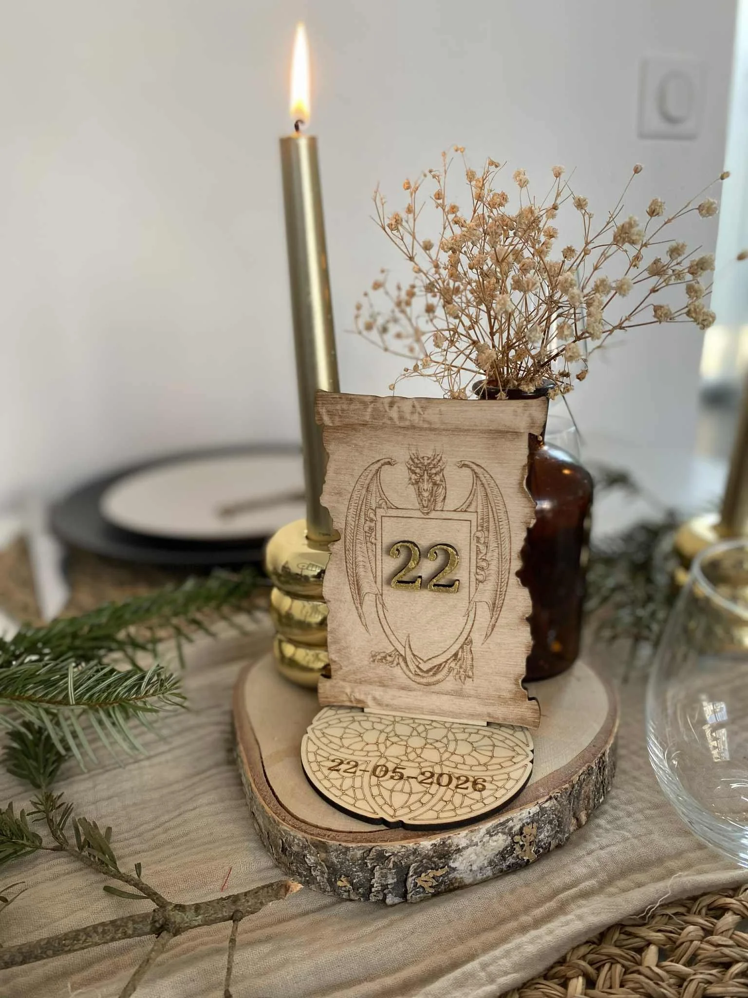 Numéro de table - décoration - table - mariage- soirée - médieval - bois - or