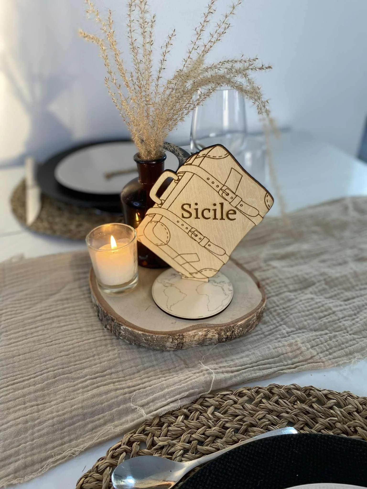 Numéro de table en bois valise personnalisée – Thème voyage