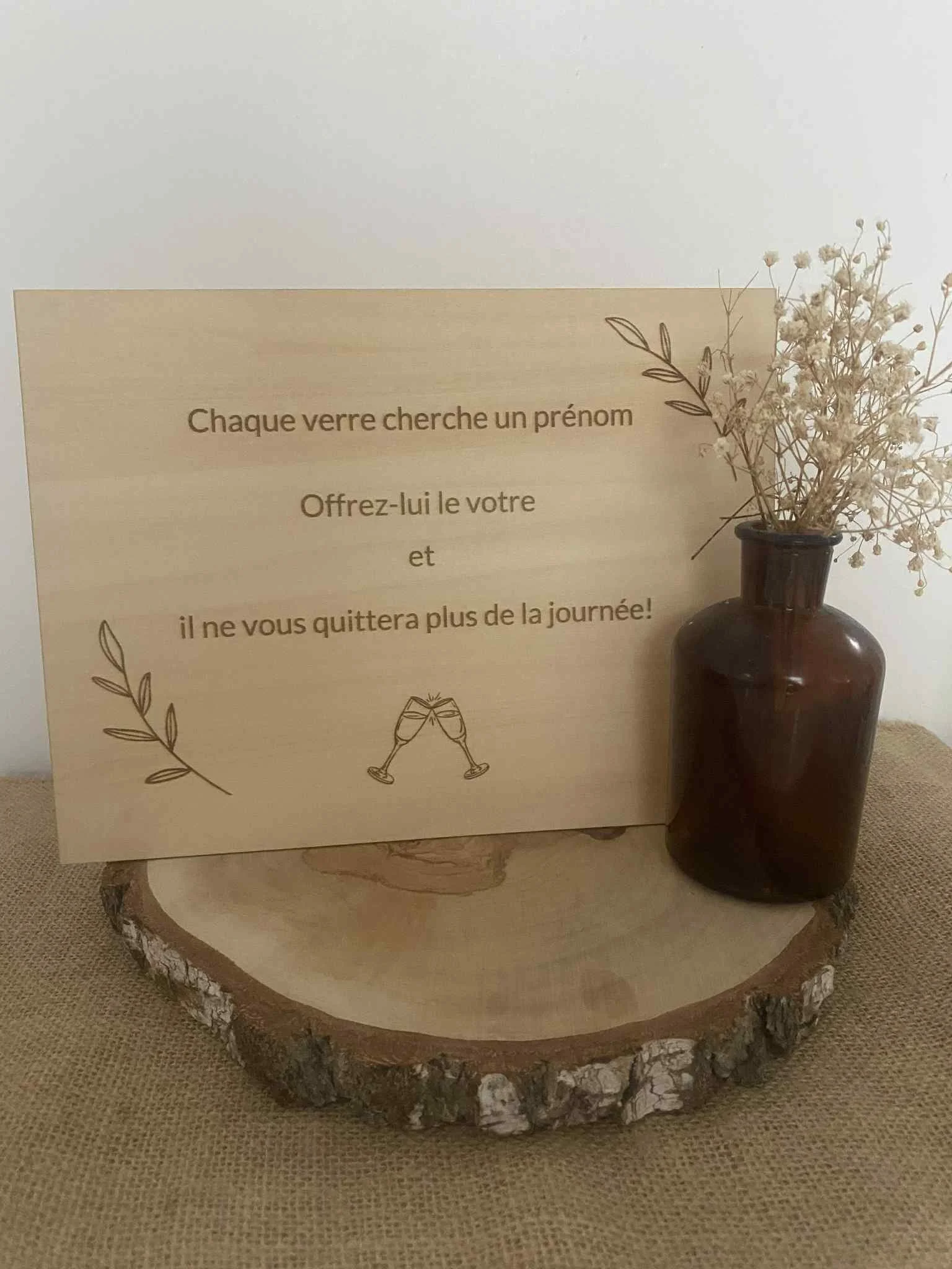 marque verre-panneau- perdu- invités-bapteme-mariage-anniversaire - accessoires -décoration - cérémonie - bois