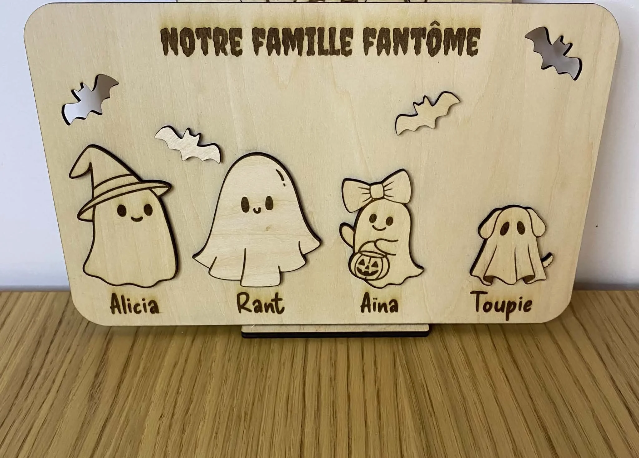 Décoration halloween - décoration intérieur - bois - fantôme - famille