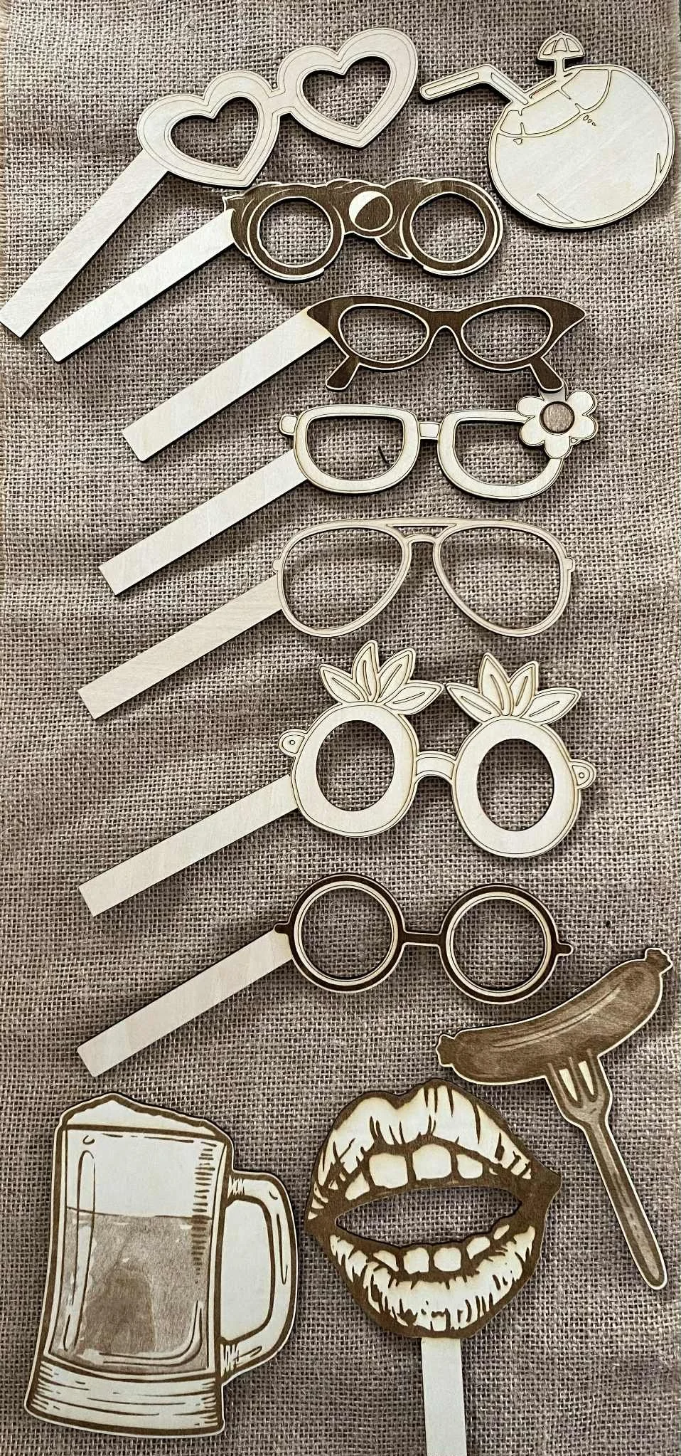 Accessoires photobooth en bois gravé – Vendus à l’unité