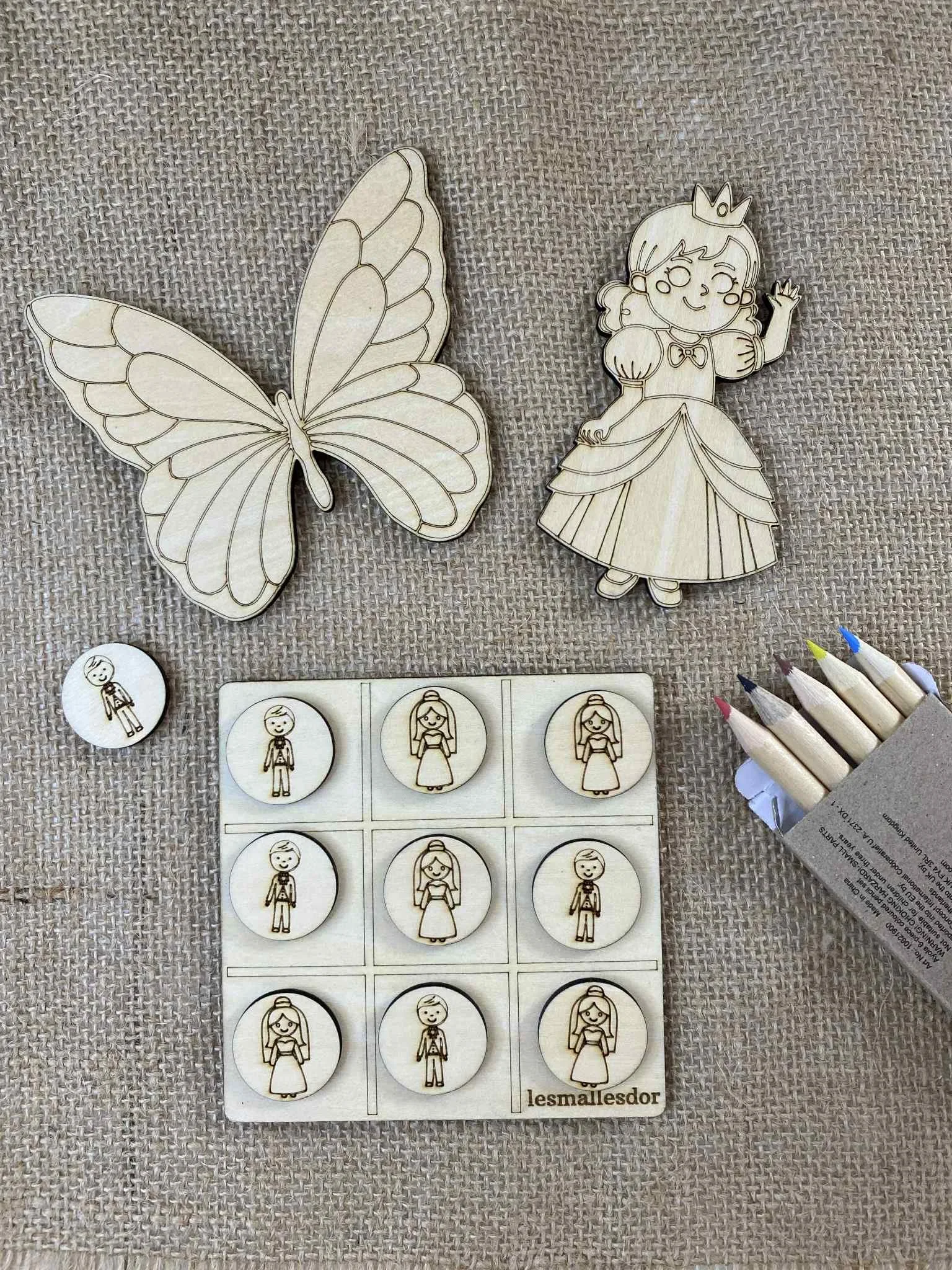 Kit activités enfants mariage en bois – Coloriage et jeu Fille