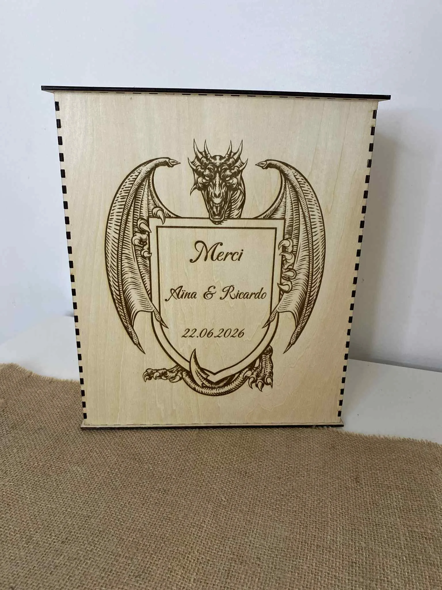 Boite à enveloppe - médiéval - urne - souvenir - cadeau - décoration - bois -personnalisable-fantastique
