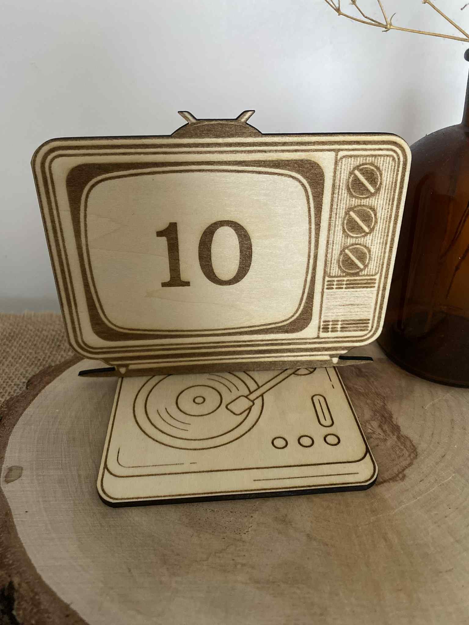 Numéro de table-décoration-table-mairage-anniversaire-vintage-anciennet-télévision-télé-bois