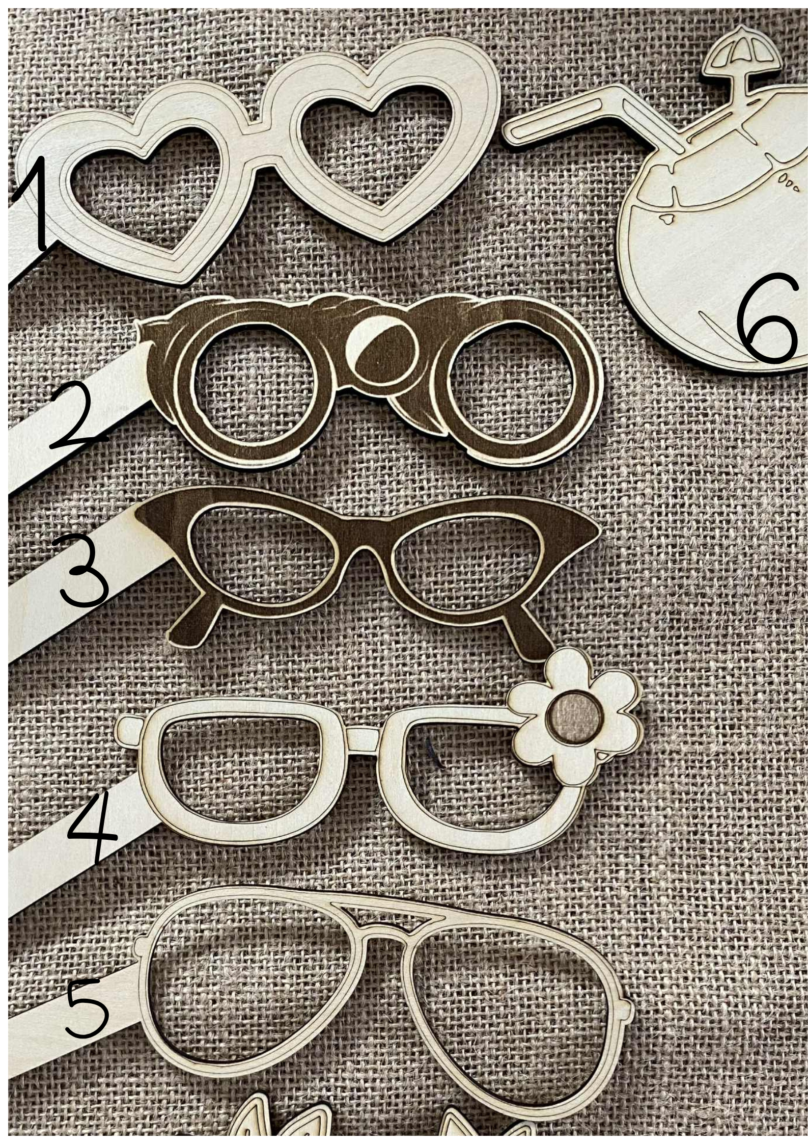 décoration-animation-photobooth-bois -animation mariage-soirée-anniversaire-souvenir-photo-lunettes