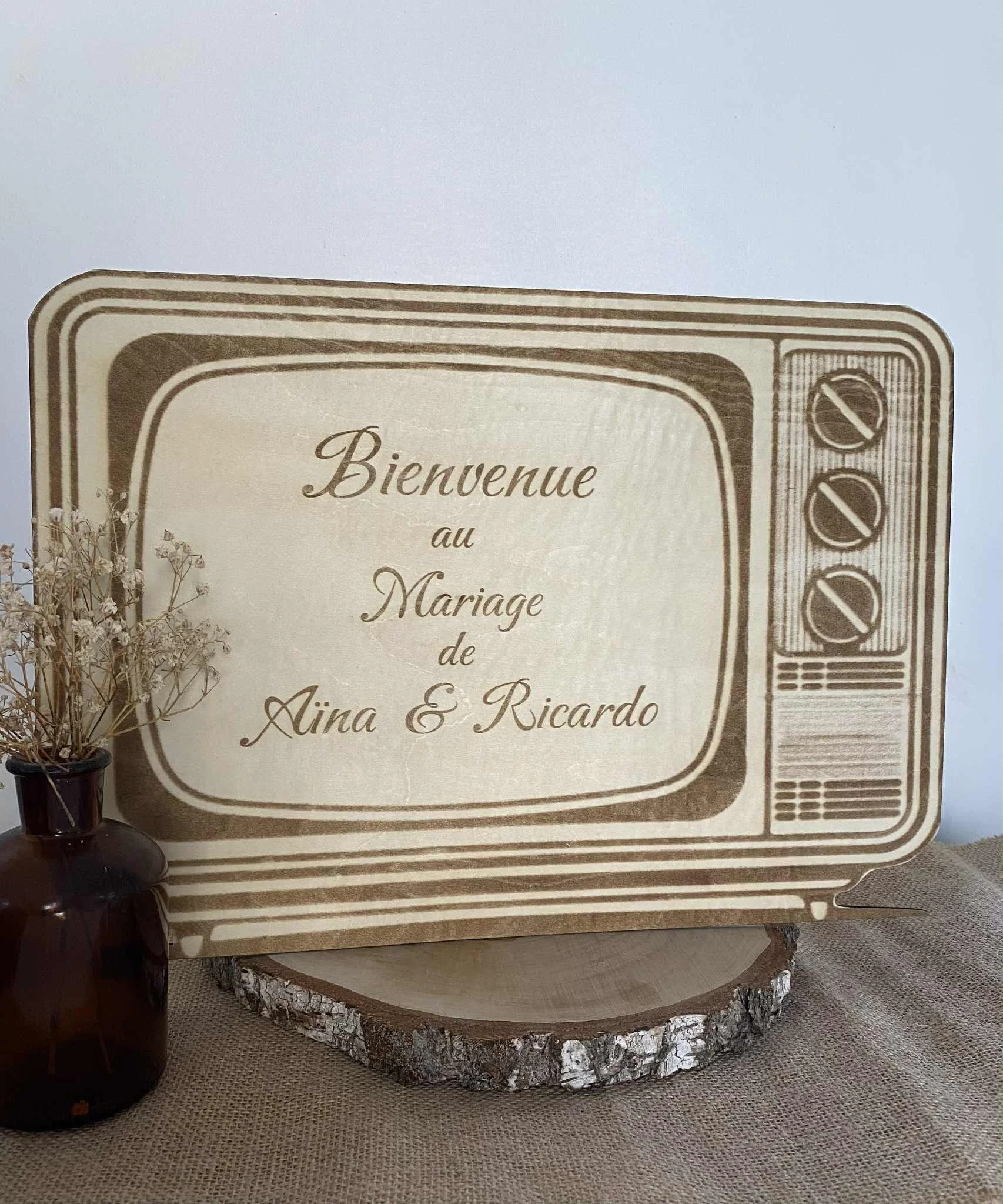 Panneau de Bienvenue mariage – Télévision Vintage à personnaliser