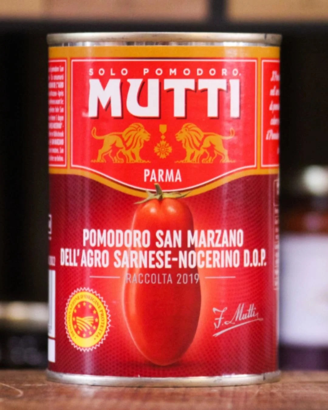 A can of Mutti Pomodoro San Marzano D.O.P. tomatoes, proudly displayed — a key ingredient in Marino & The Dough’s authentic Neapolitan pizza sauce.