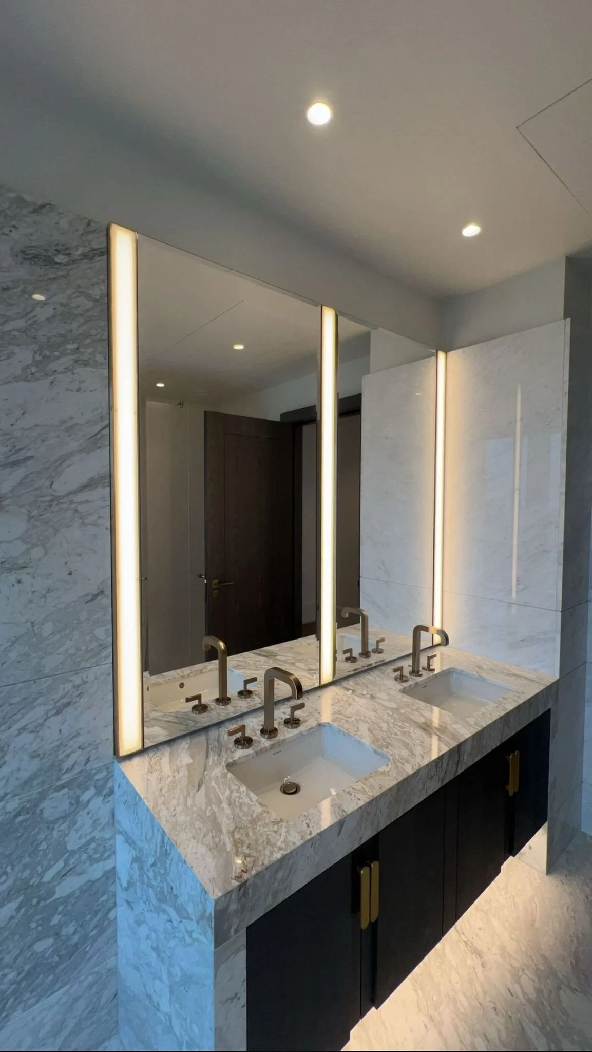 An image of a luxury bathroom