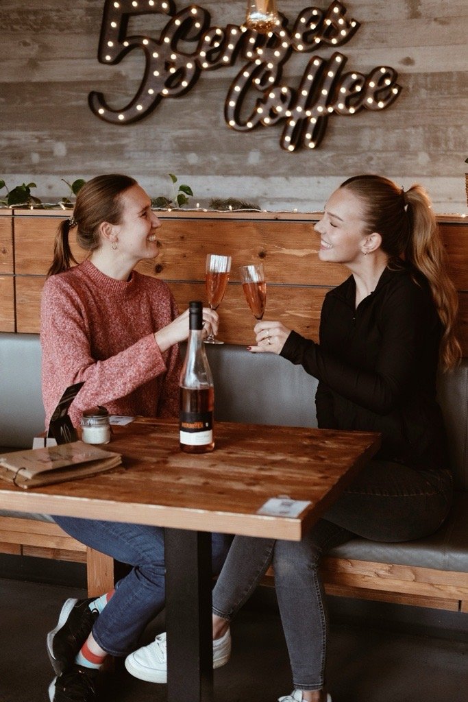 Sekt trinken im 5 Senses Herdern