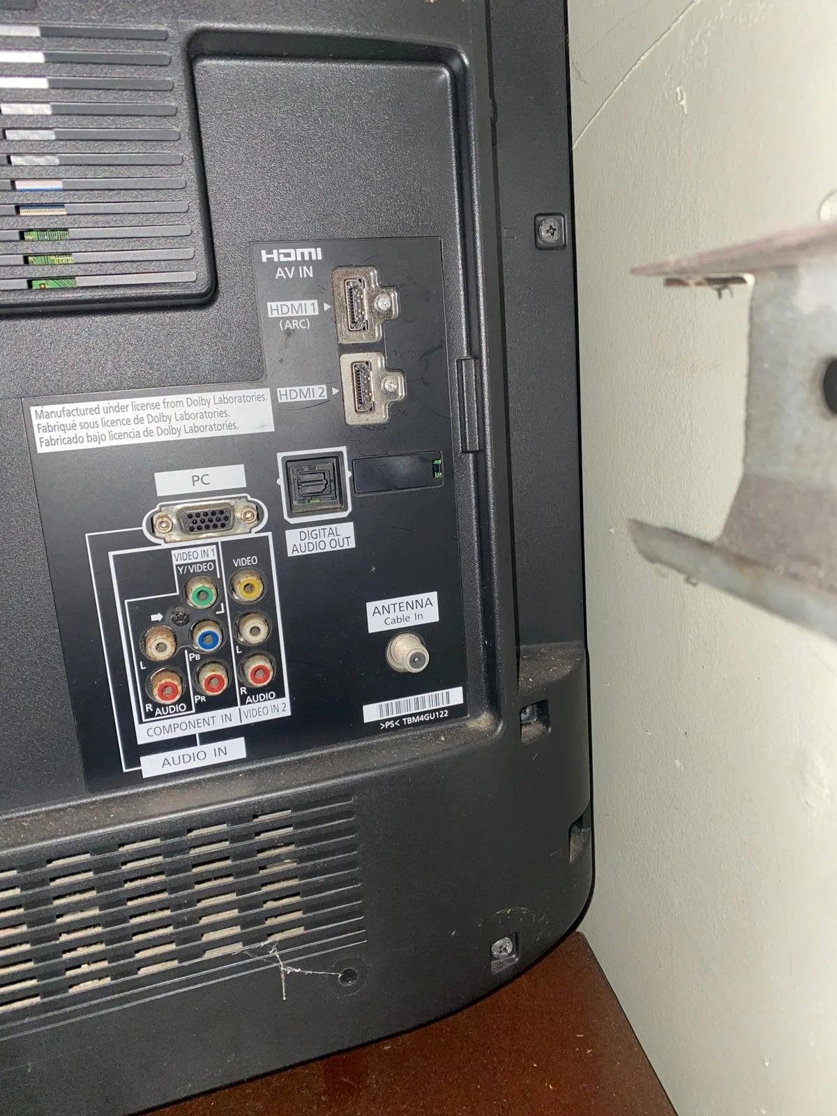 Panasonic VIERA C Series Multisystem LCD TV(3).jpg