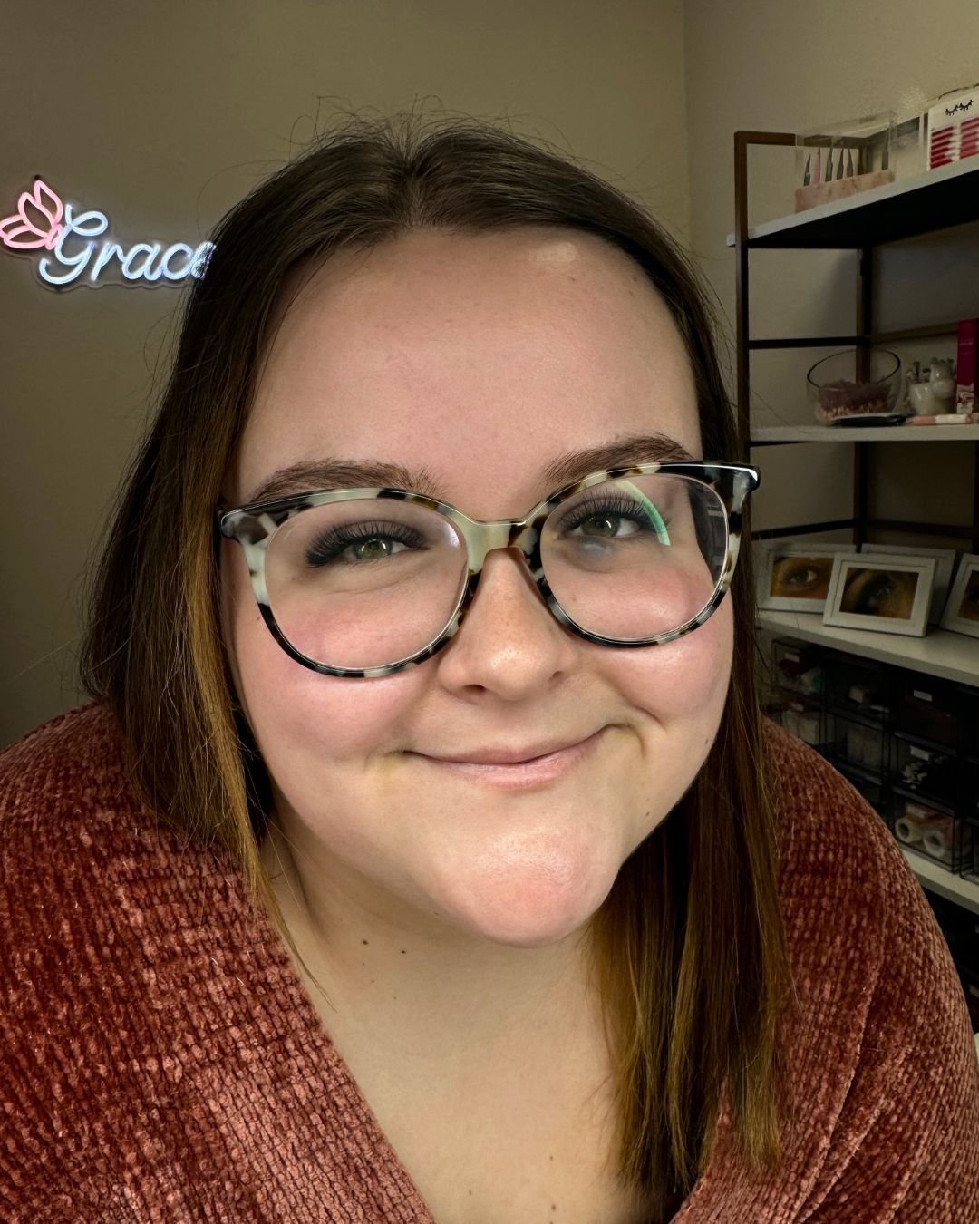 You don&rsquo;t need hours to get ready to look like you did.
Our clients love waking up confident, polished, and ready to take on the day. No mascara battles, no stress, just effortless beauty that lasts.

Luxury lash extensions that actually fit yo