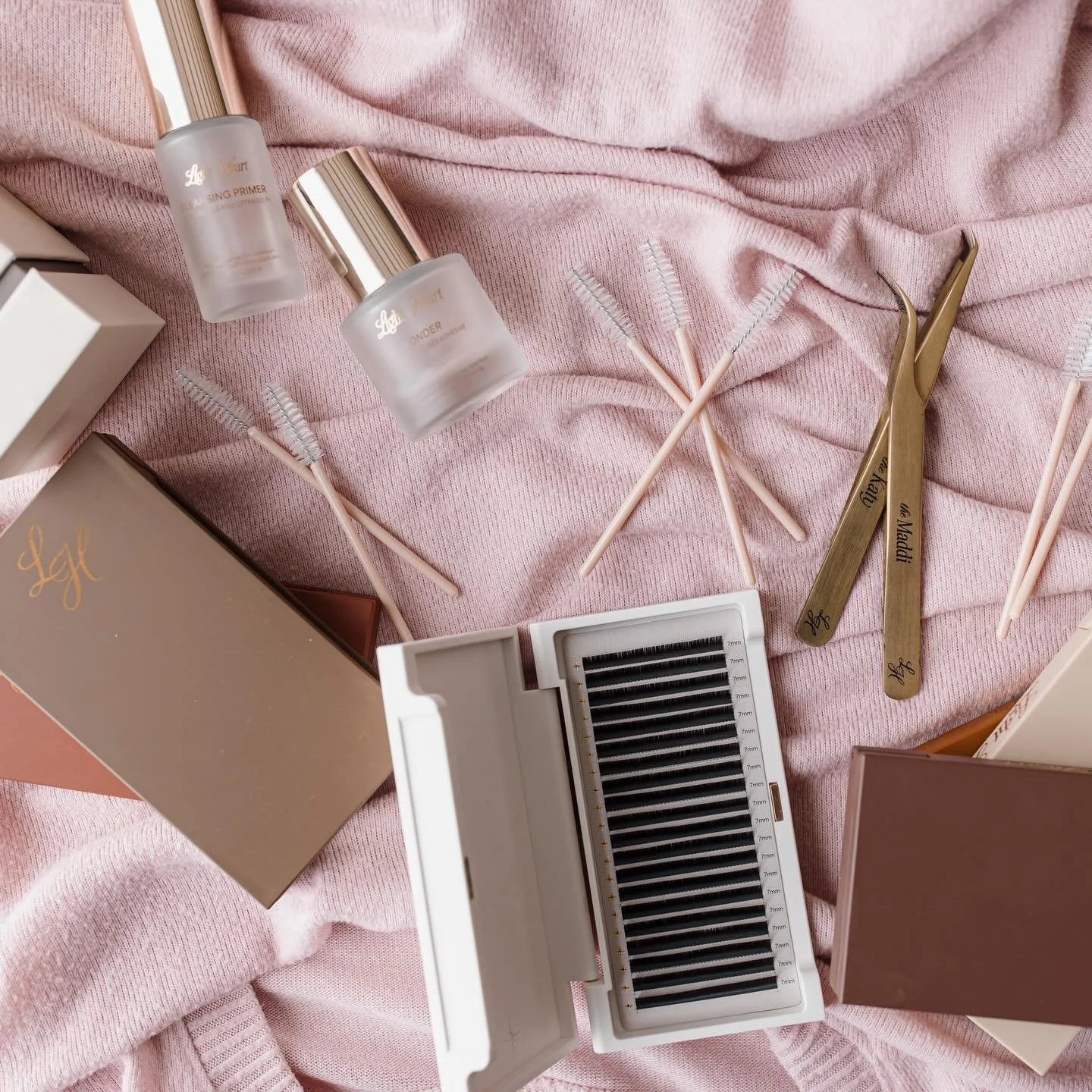 When you find products that just work, you don&rsquo;t switch 🤍
Forever a @lightheartlash girl.

#lightheartlashgirl #lightheartbrandambassador