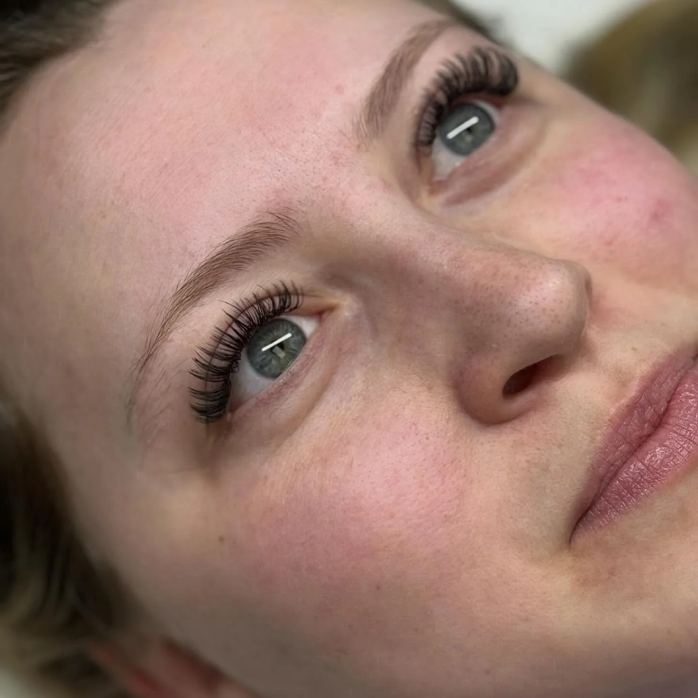 I will never get over @lightheartlash Angel Lashes💕 So easy and convenient to use. Yes, you can use the everything tray to create them! But I like to make things easier sometimes🤭