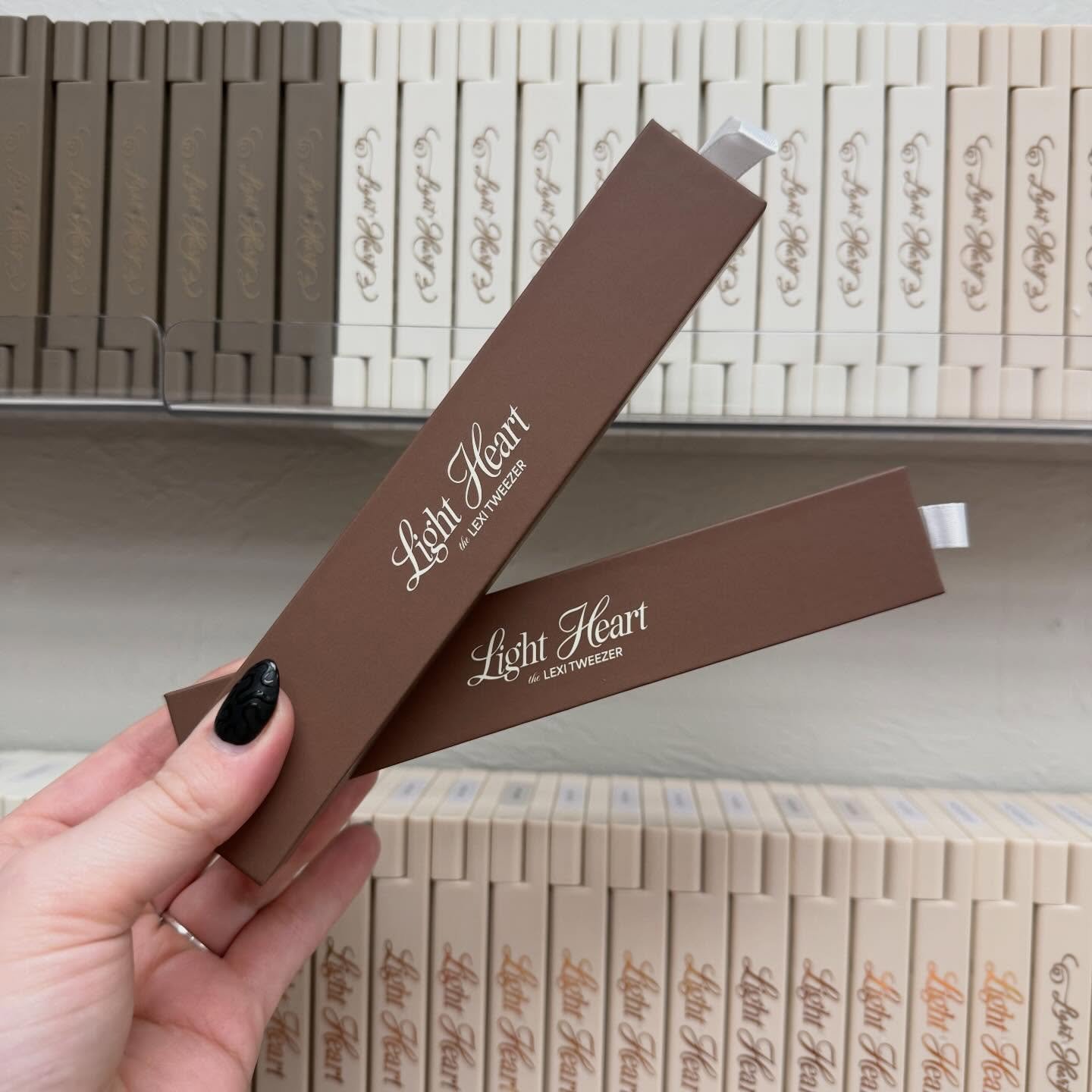 Guys you aren&rsquo;t READY for these @lightheartlash tweezers!! I use these to isolate now and the Sweetie is my go to for fanning💕🤭 Like BUTTER I promise you!