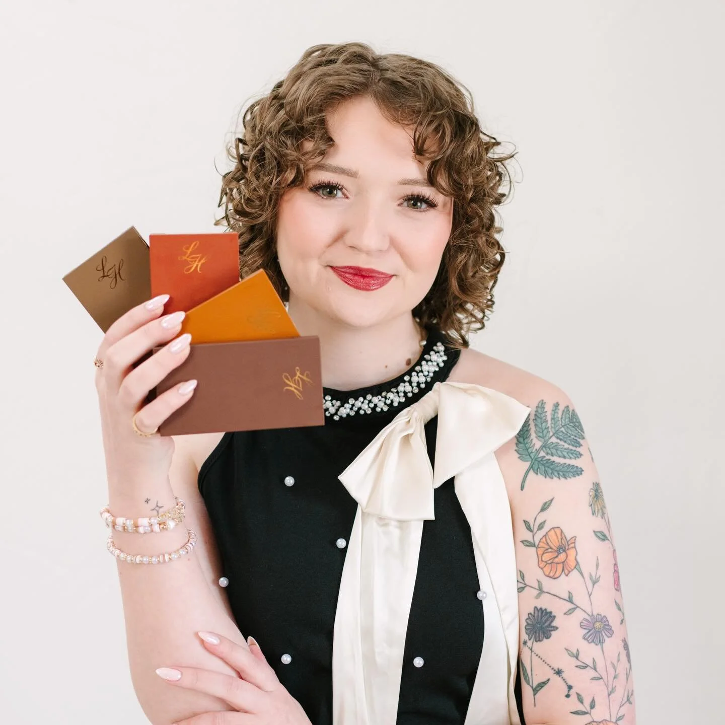 Meet Madelynn 🤍

Madelynn is a licensed cosmetologist who specializes in customized color lash extensions, from soft natural browns to fun pops of color she uses color theory to create the most beautiful customized sets!

After undergoing a stem cel