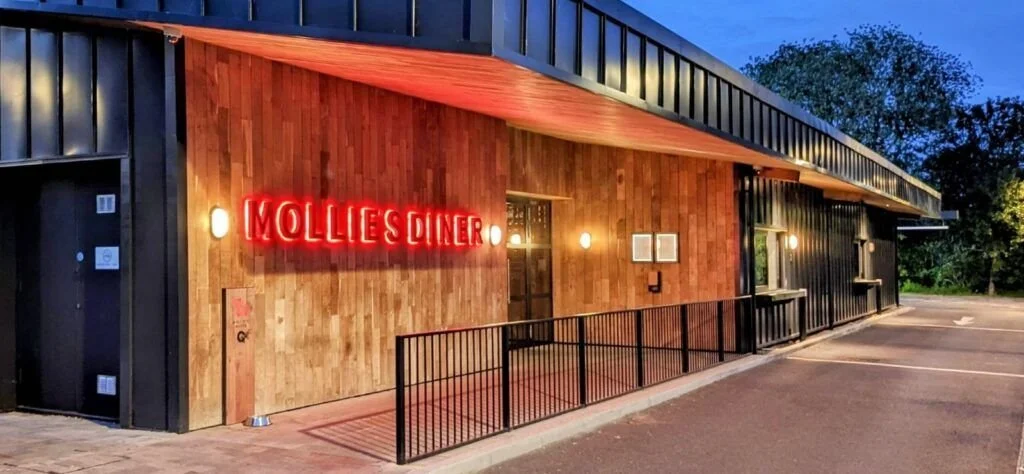 Mollies-Diner-Oxford-Exterior-2023-CALIBRE-1024x474.jpg