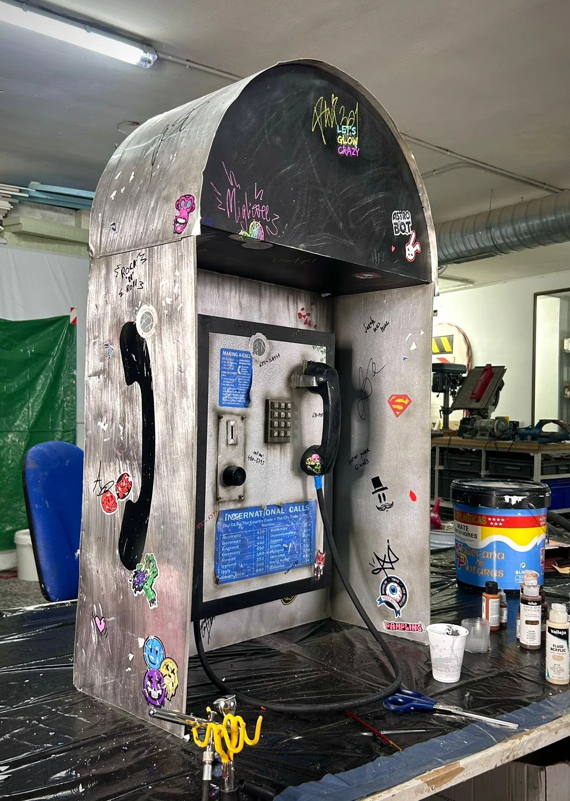 ESCENOGRAFÍA BUSCANDO A AUDREY.jpeg