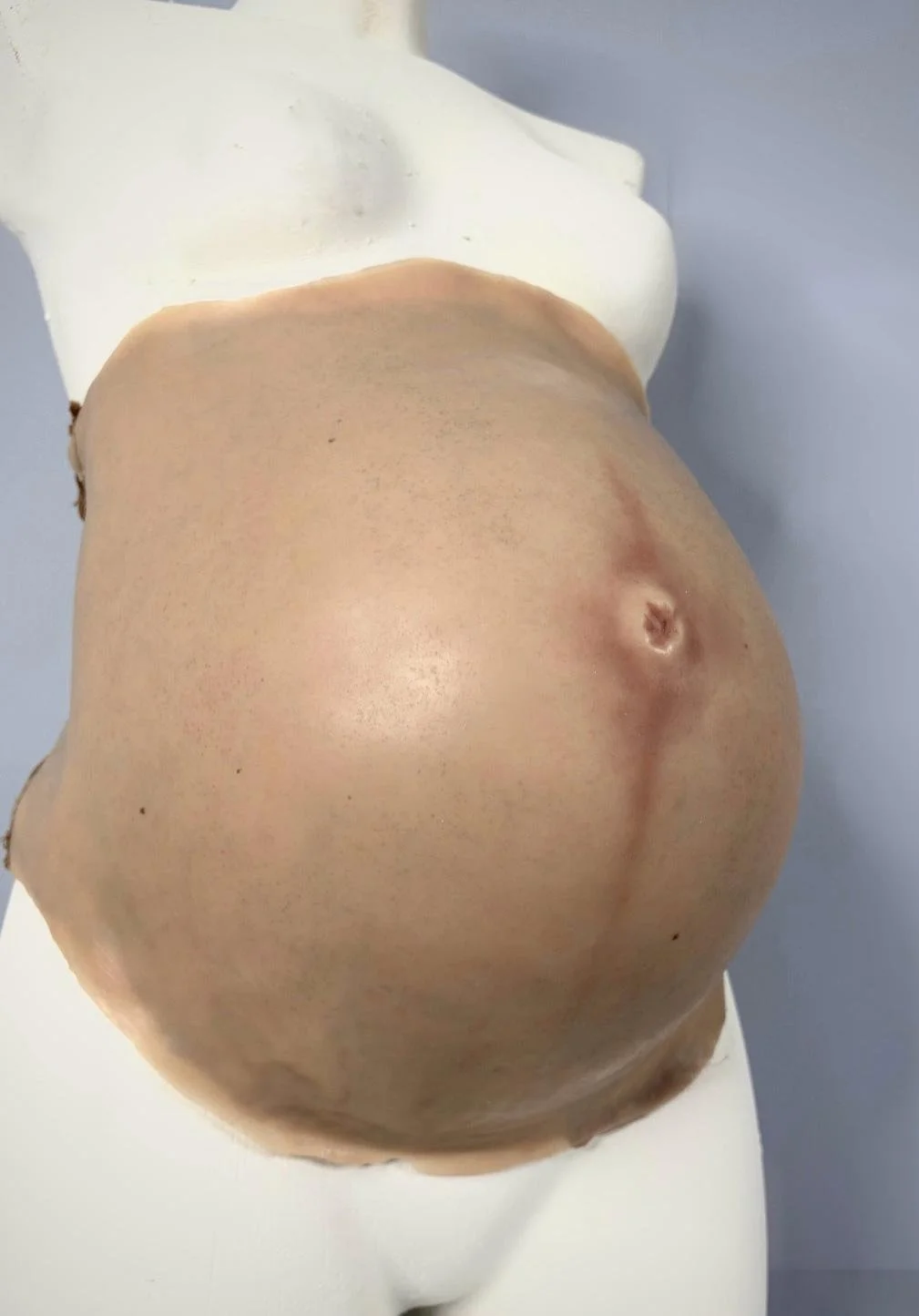 ficticio barriga embarazada alquiler.jpeg