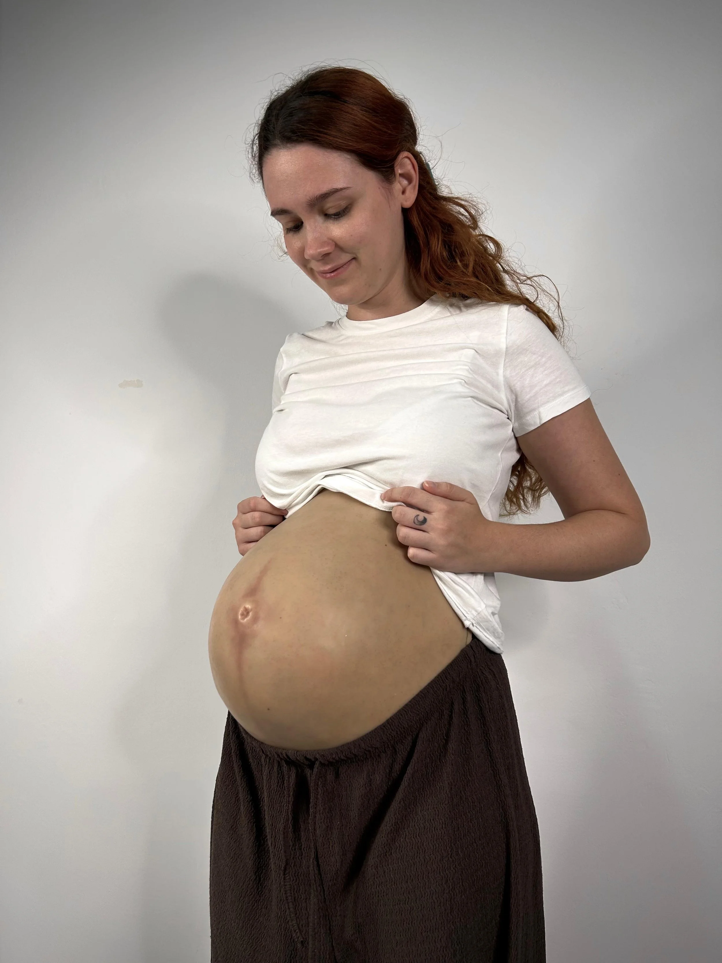 barriga embarazada sarai nuñez alquiler.jpeg