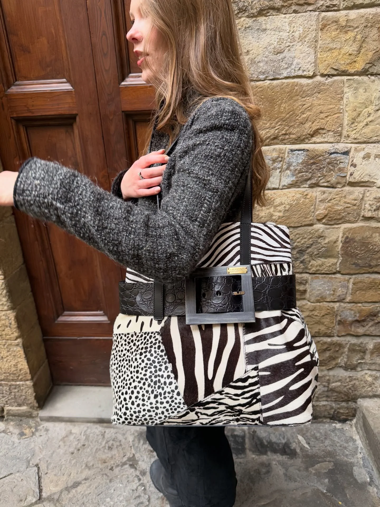 I fear this might actually have been my &rdquo;the one that got away&rdquo; bag.🦓 

Ponyhair patchwork perfection and with an interchangeable belt. Made in Italy of course and a true one of a kind piece.✨

#vintagebags #madeinitaly #ponyhair