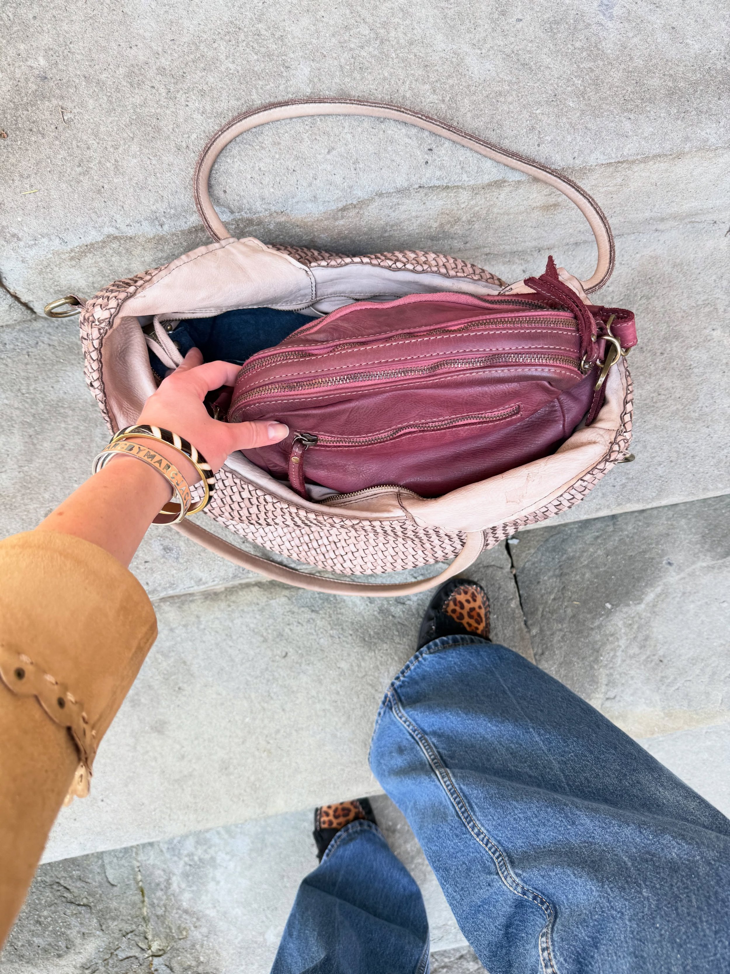✨👛 - A plain outfits best friend
Forever a bag girl