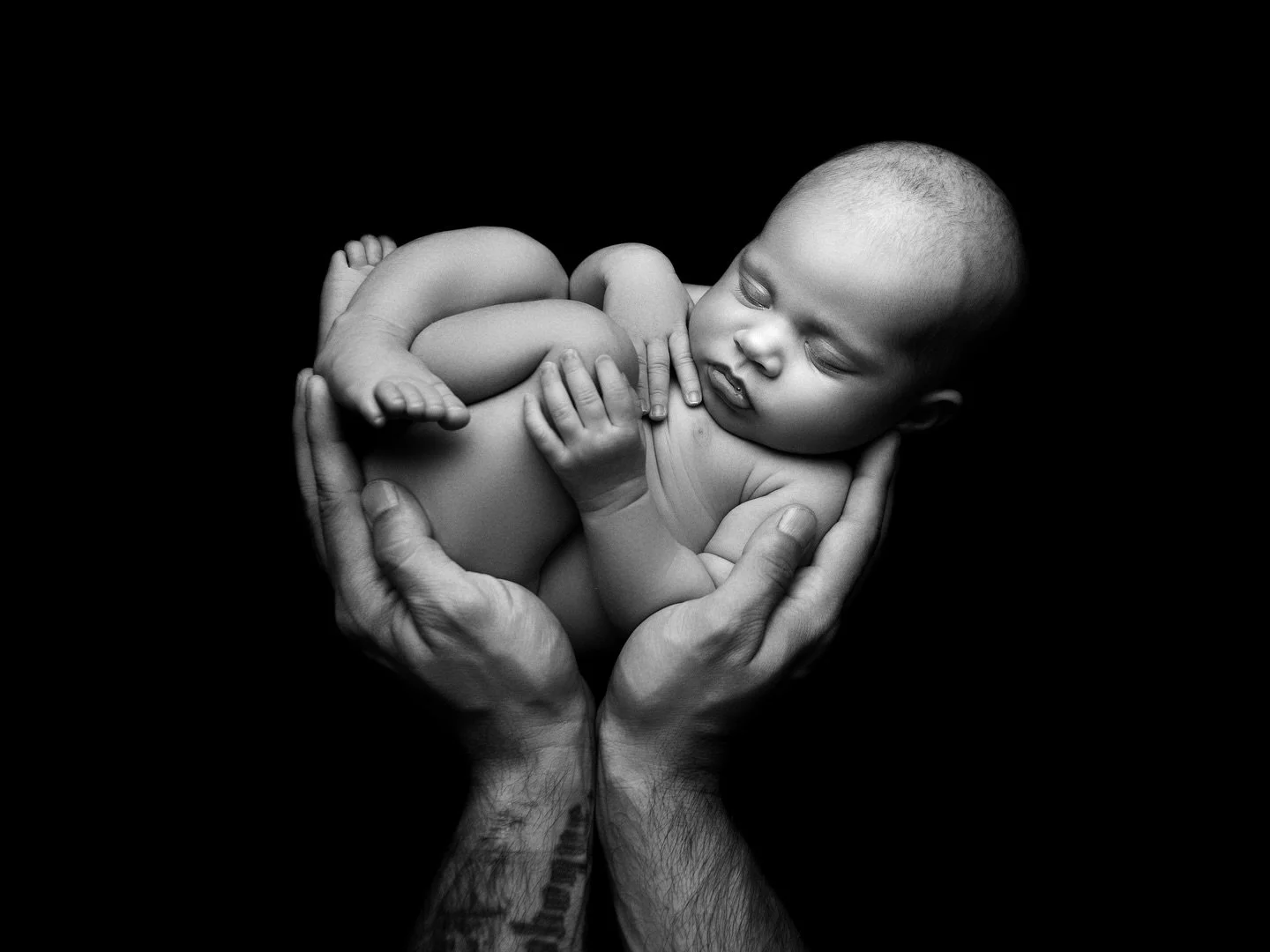 She&rsquo;ll never be this little again&hellip; but forever this loved. 🤍✨

We welcome families from across London and surrounding areas into our studio, where we create timeless portraits for you to treasure for a lifetime.

📅 Now booking newborn,
