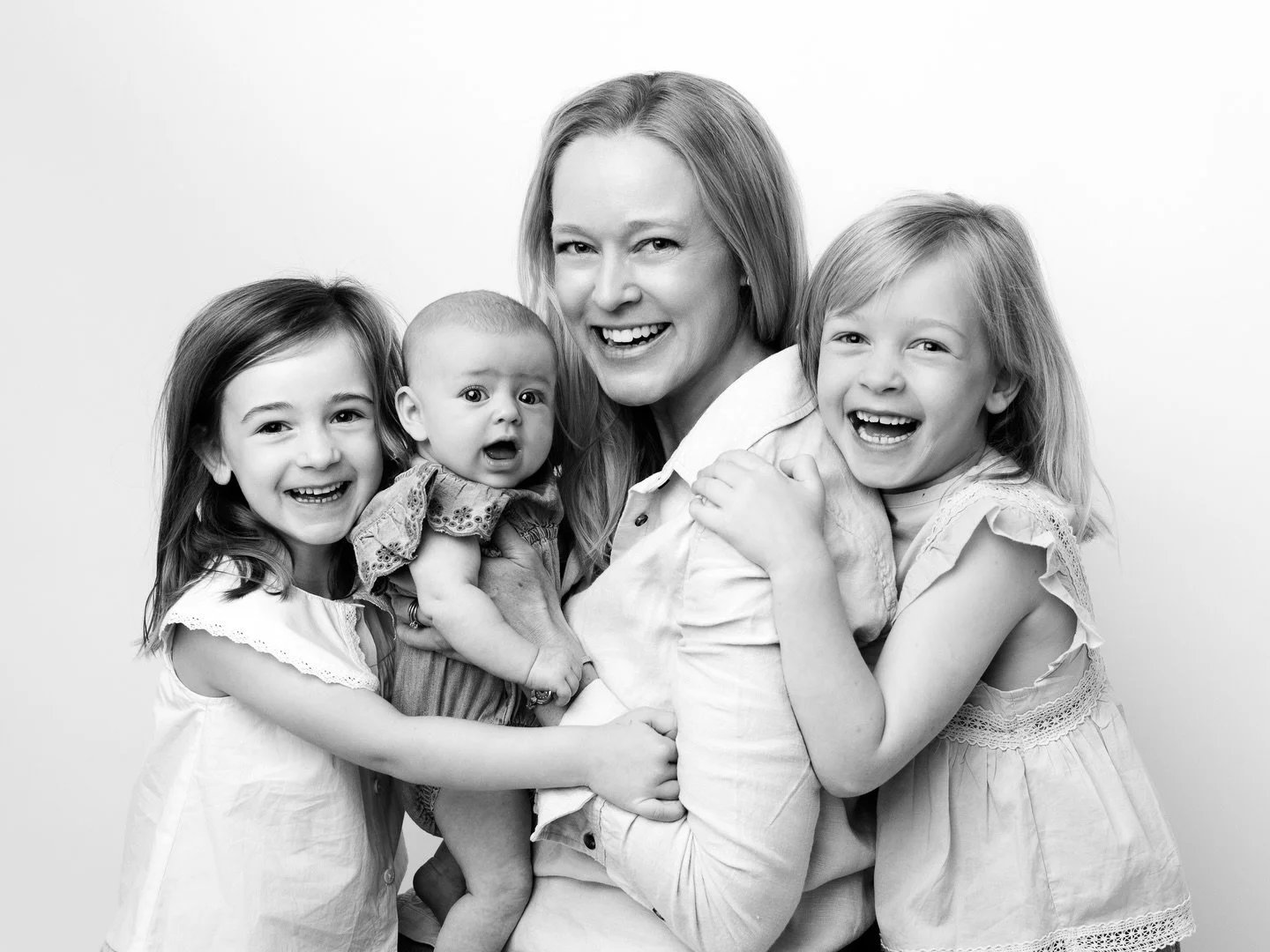 The laughter. The closeness.
The arms that hold everything together. 🤍