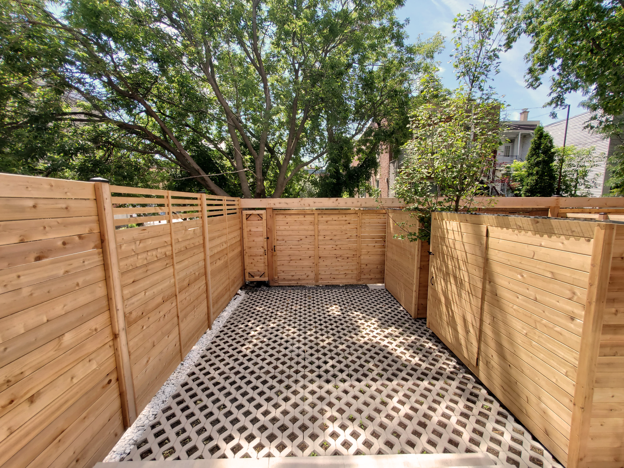 Clôture stationnement- 2-22 - Rue Berri.png