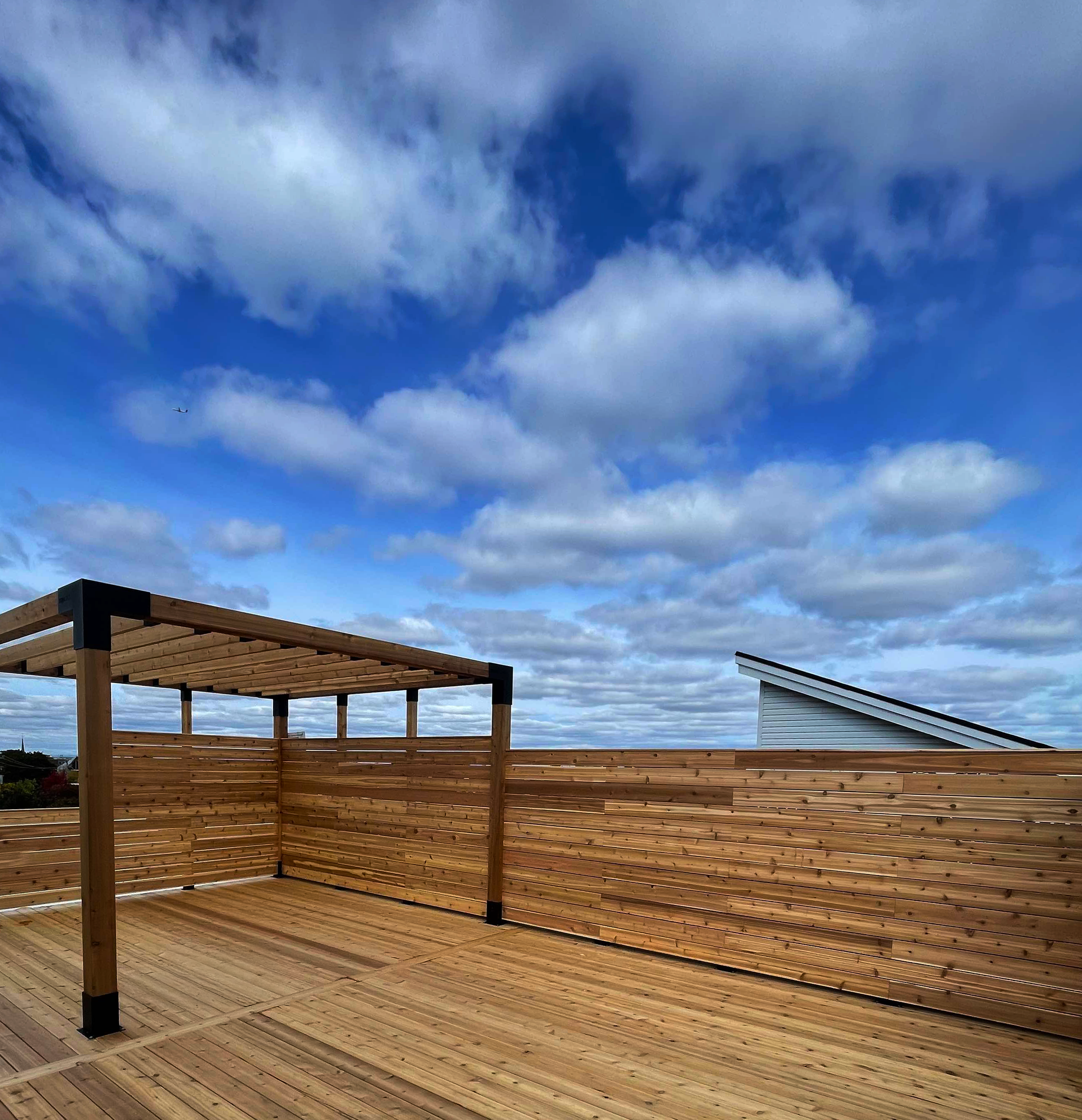 Terrasse sur toit à Montréal : prix, structure et éléments à prévoir