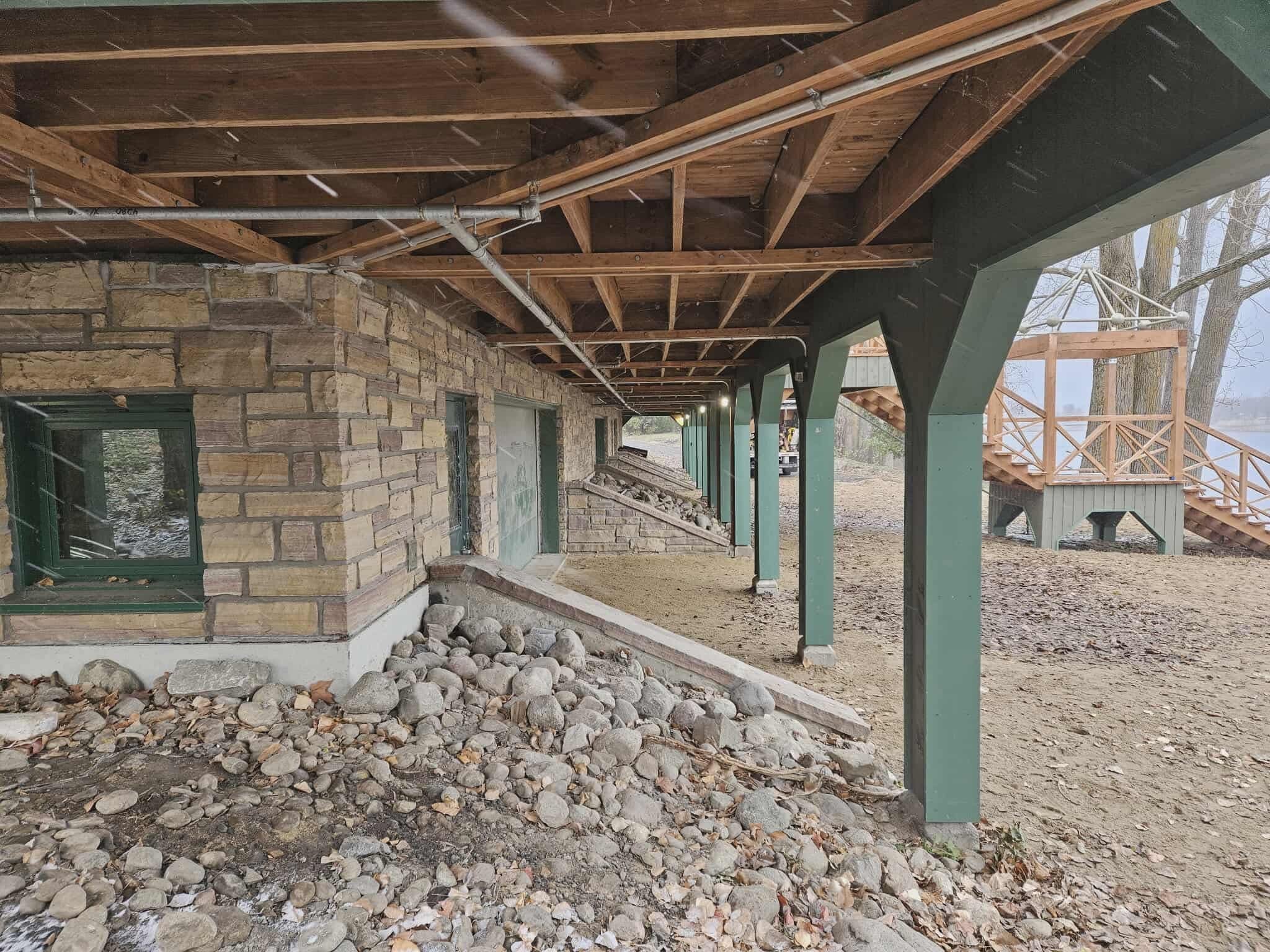 Gros plan - terrasse commerciale - Pavillon des activités nautiques - Parc Jean-Drapeau