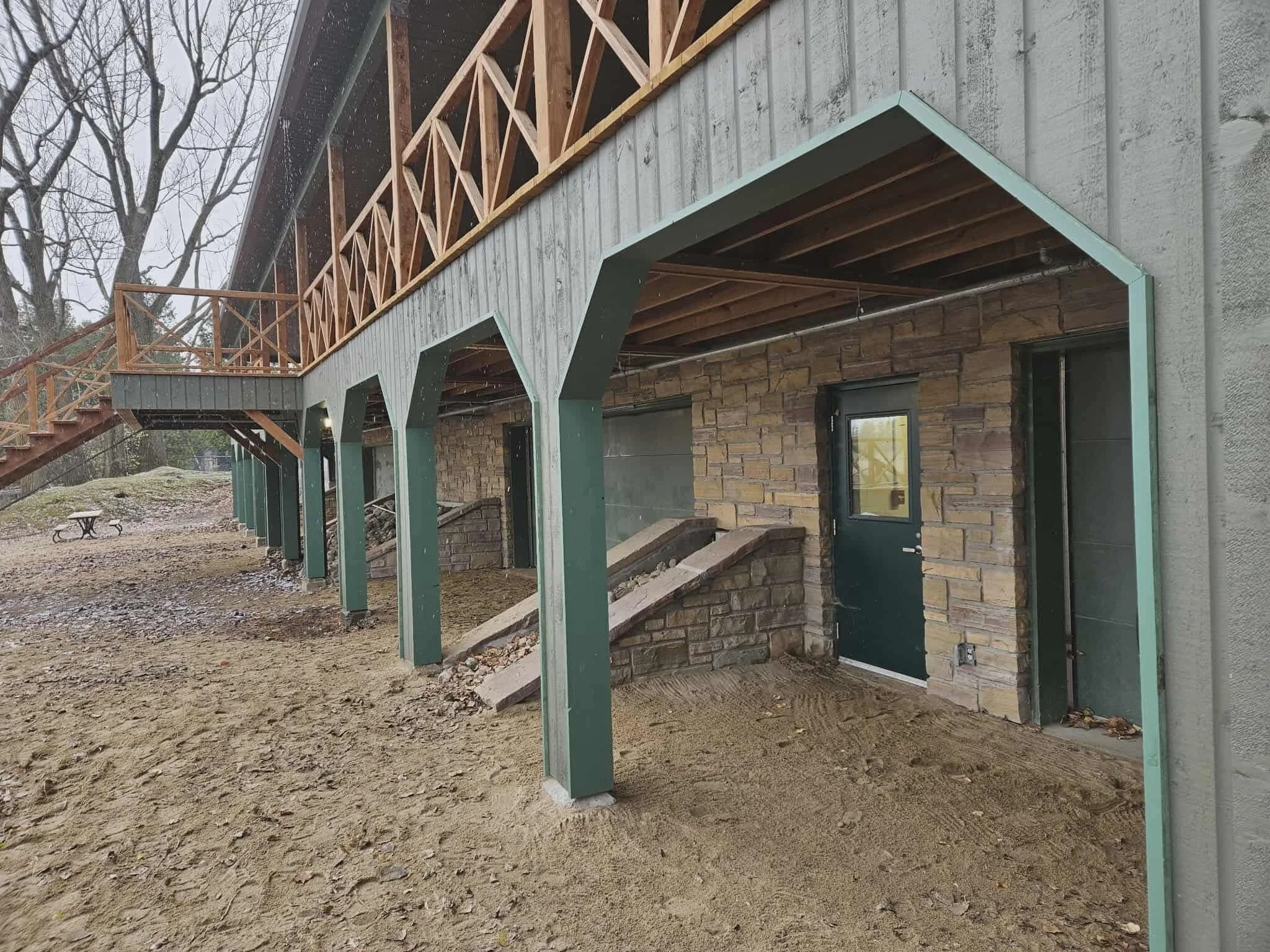 Gros plan - terrasse commerciale - Pavillon des activités nautiques - Parc Jean-Drapeau