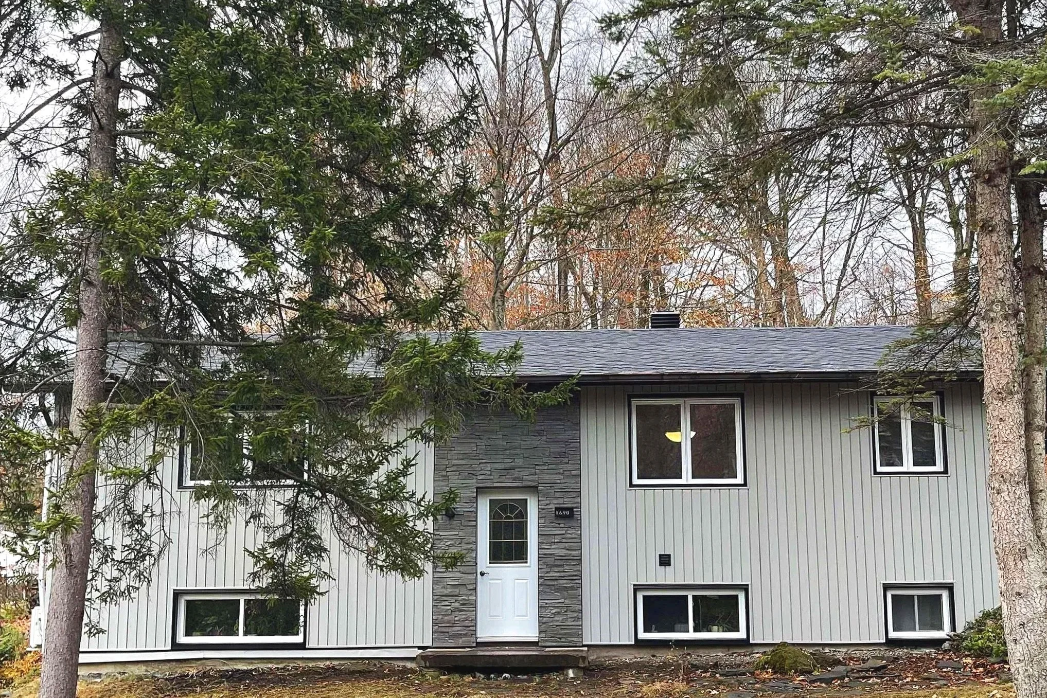 Projet Bourgogne - Rénovation complète du revêtement extérieur à Sherbrooke