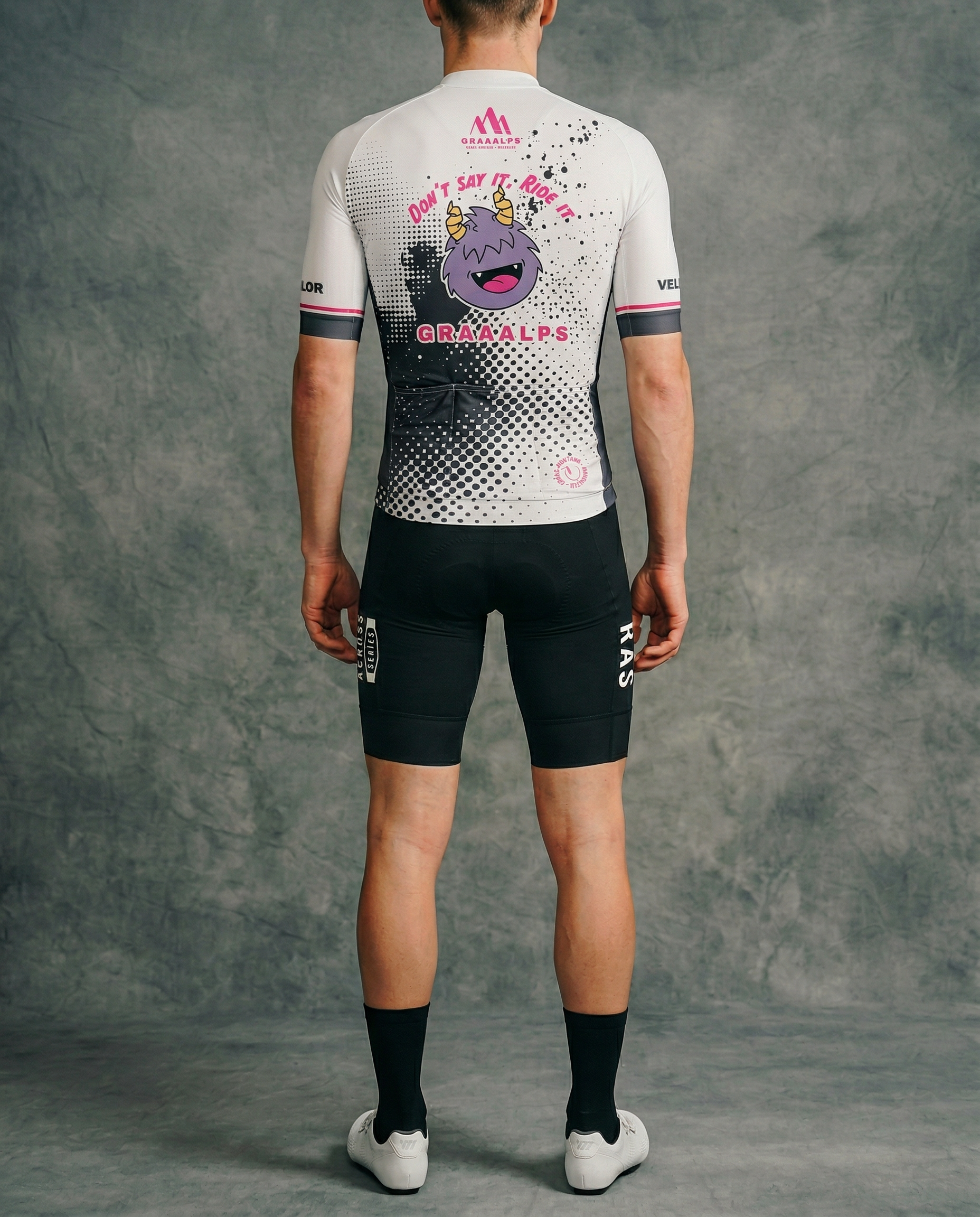 VÉLOR 02_ARRIÈRE.png