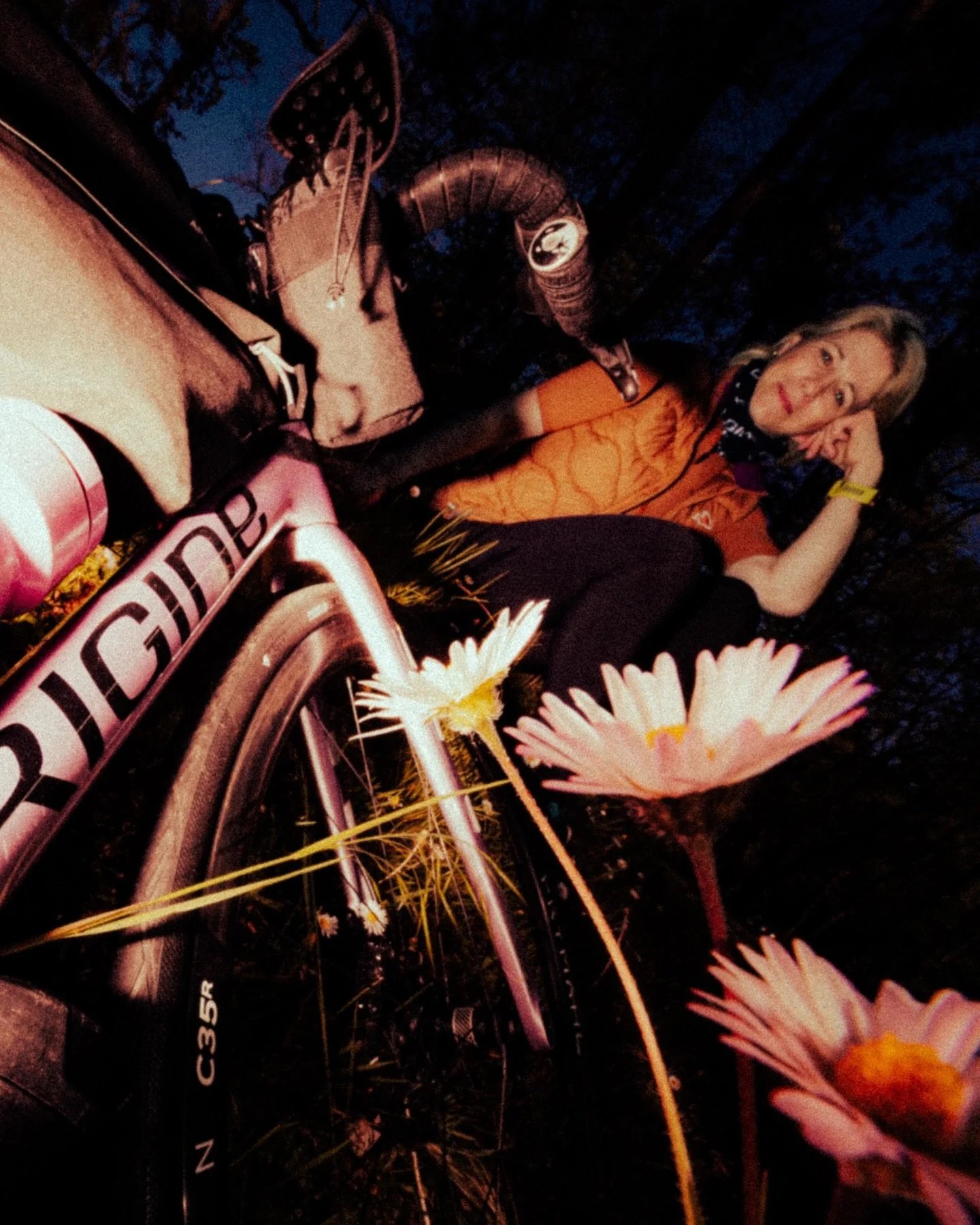 🇬🇧First hours on the Race Across Paris ⚜️🇫🇷

As the last riders of the 1,000-kilometer route set off from Chantilly, the first participants are already catching sight of the early signs of the City of Light.

The first 500-kilometer loop promises