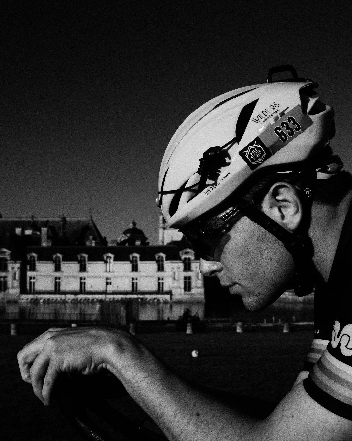 🇬🇧The images speak for themselves: here are the stunning landscapes discovered by the cyclists today. ✨

Honfleur, with its fishing port and spring colors.
The Pont de Normandie, majestic and suspended between sky and sea.

A beautiful day filled w