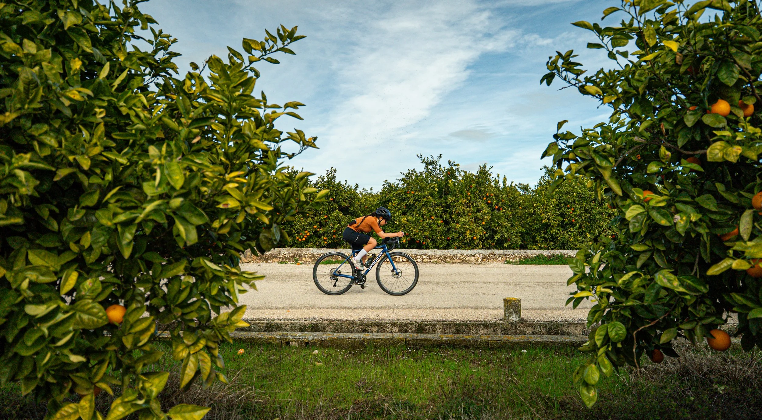 Pauline Gaidet sur son vélo Origine pendant l’entrainement pour la Race Across France 2500 km